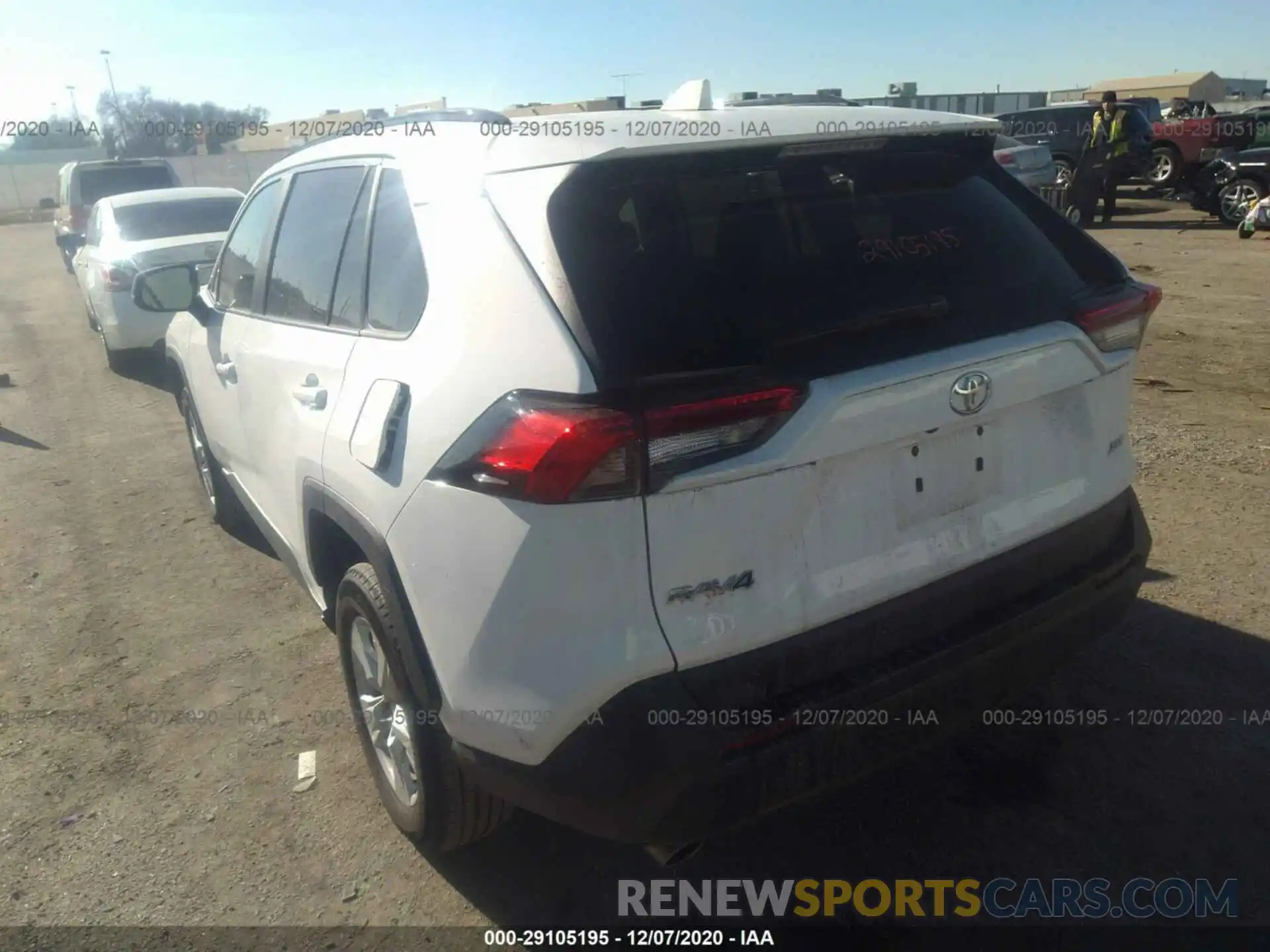 3 Фотография поврежденного автомобиля 2T3W1RFV3LC058619 TOYOTA RAV4 2020