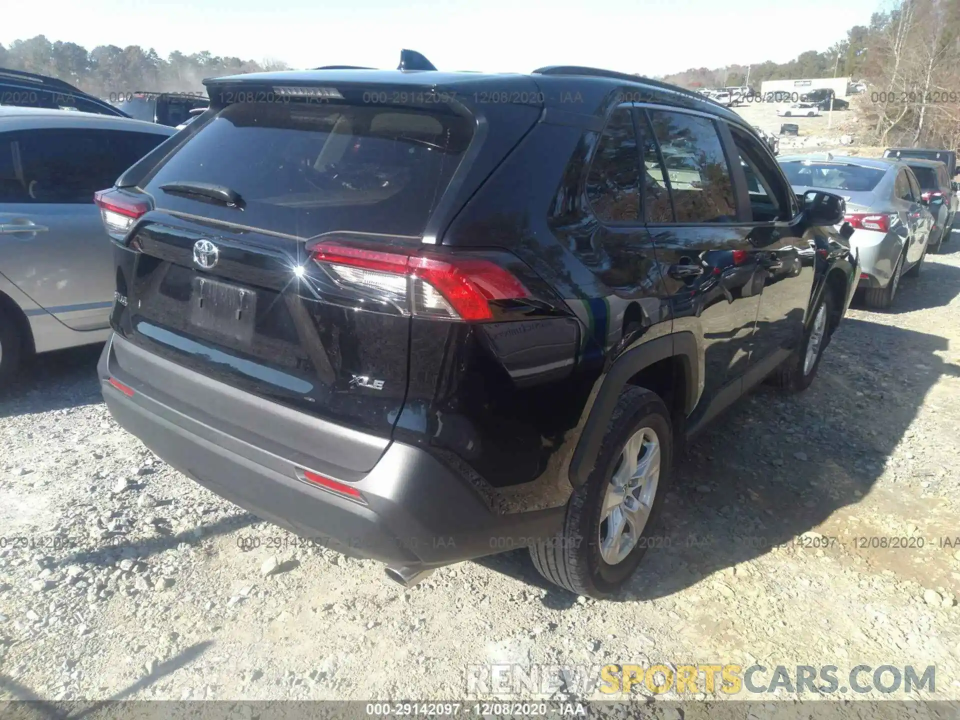 4 Photograph of a damaged car 2T3W1RFV3LC059110 TOYOTA RAV4 2020