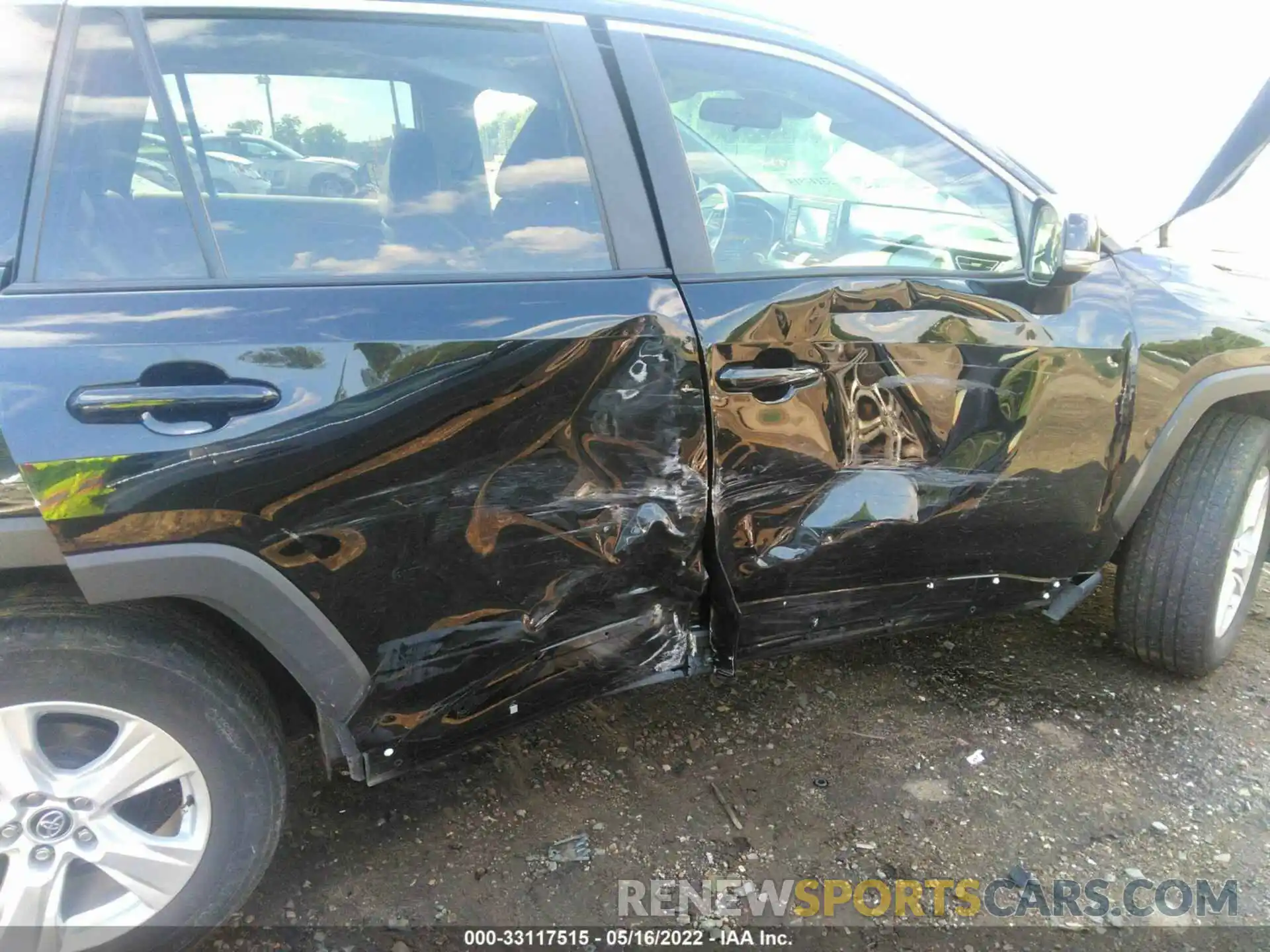 6 Photograph of a damaged car 2T3W1RFV3LC059723 TOYOTA RAV4 2020