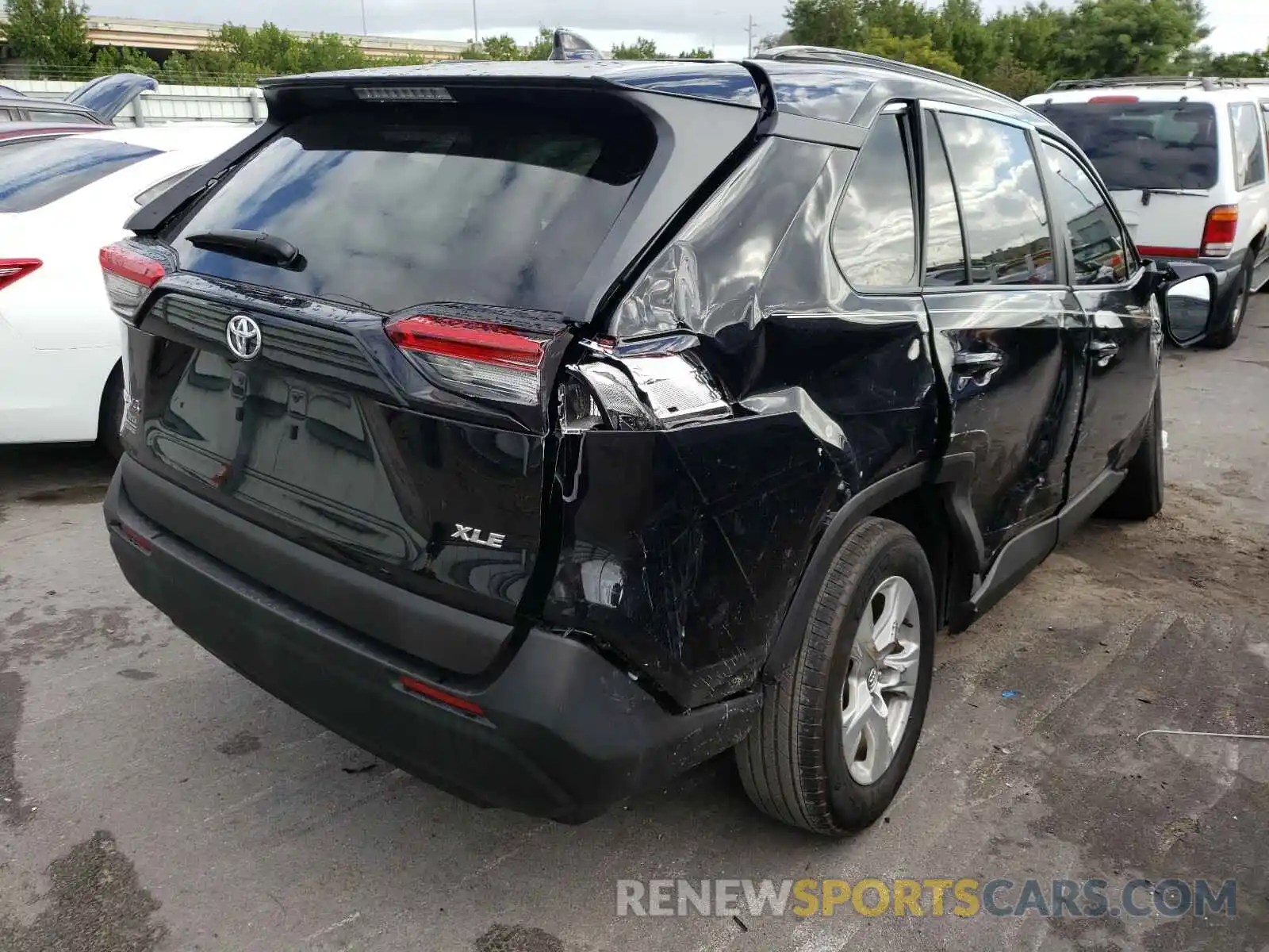 4 Photograph of a damaged car 2T3W1RFV3LC061309 TOYOTA RAV4 2020