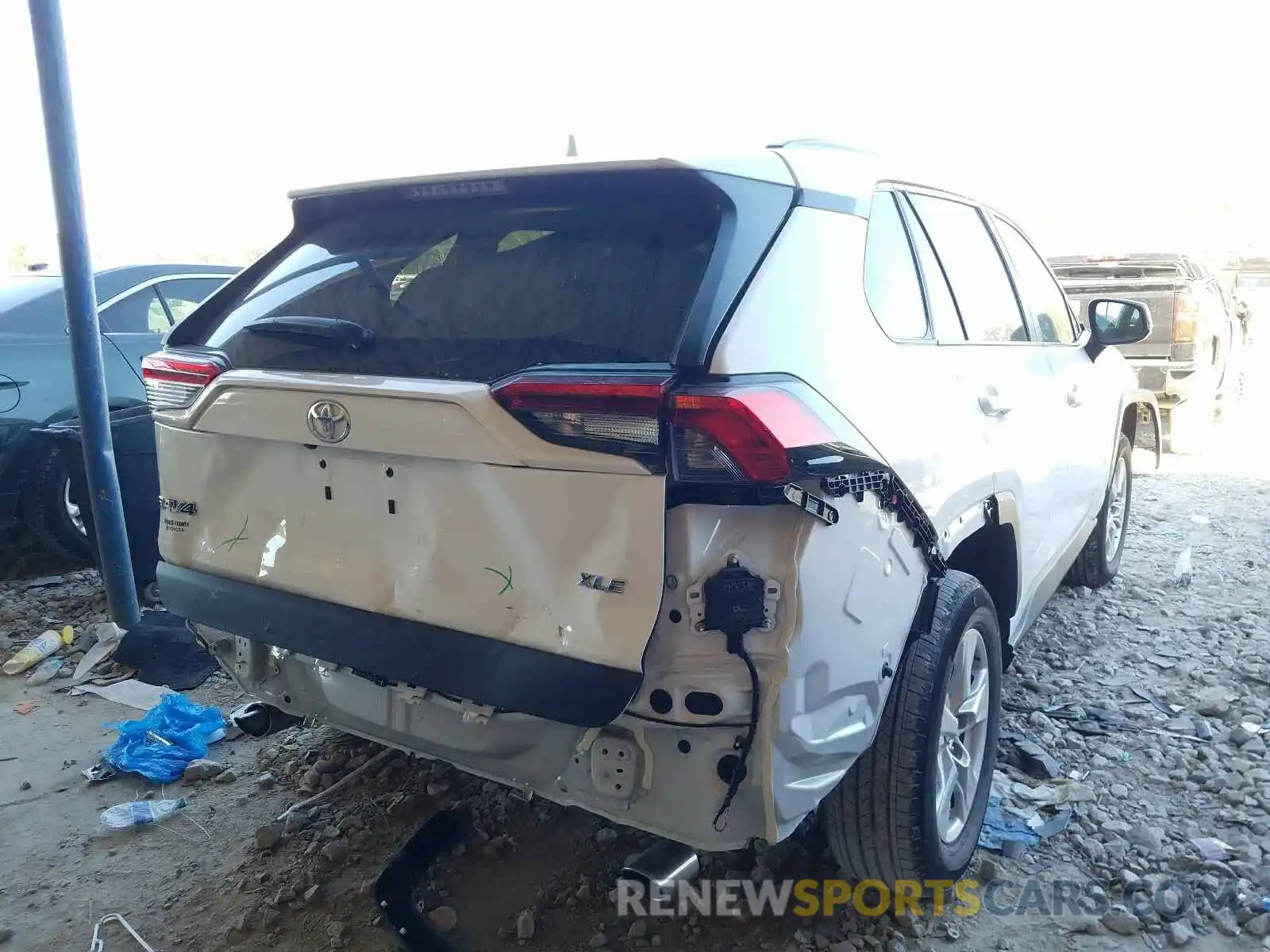 4 Photograph of a damaged car 2T3W1RFV3LC072455 TOYOTA RAV4 2020