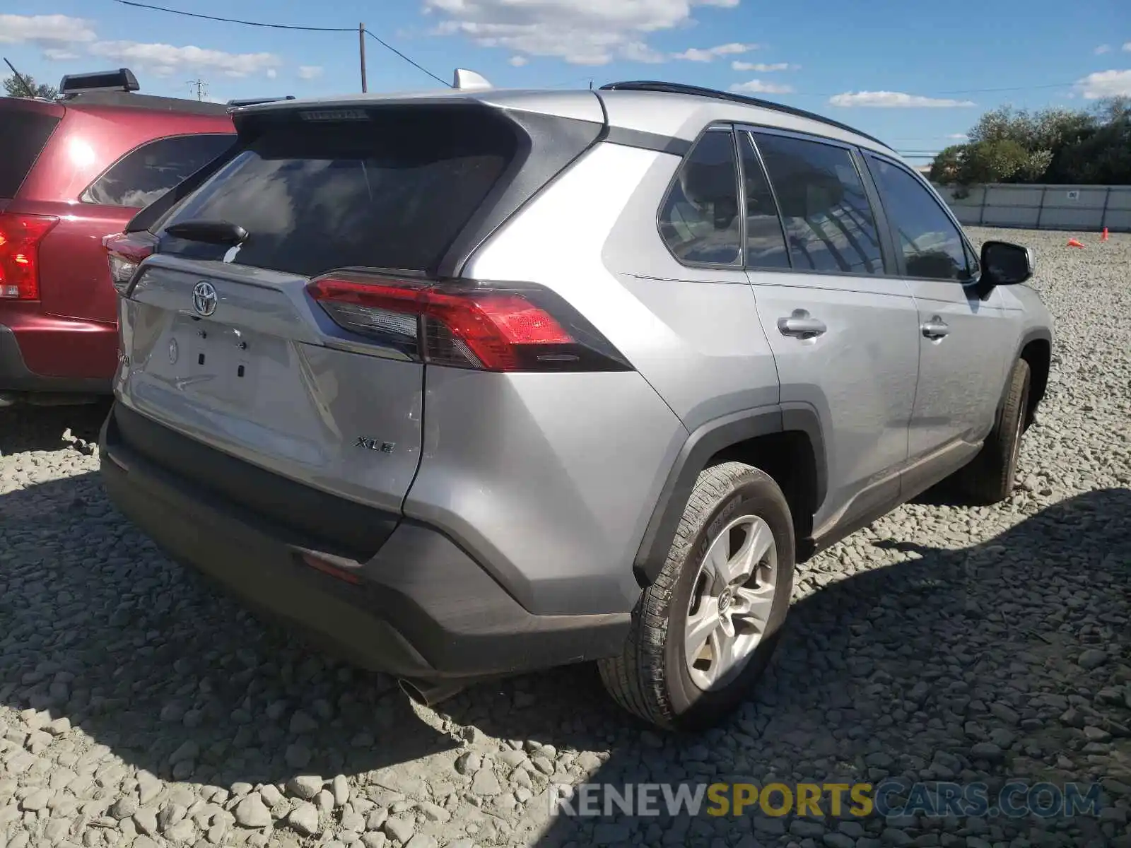 4 Photograph of a damaged car 2T3W1RFV3LC072715 TOYOTA RAV4 2020