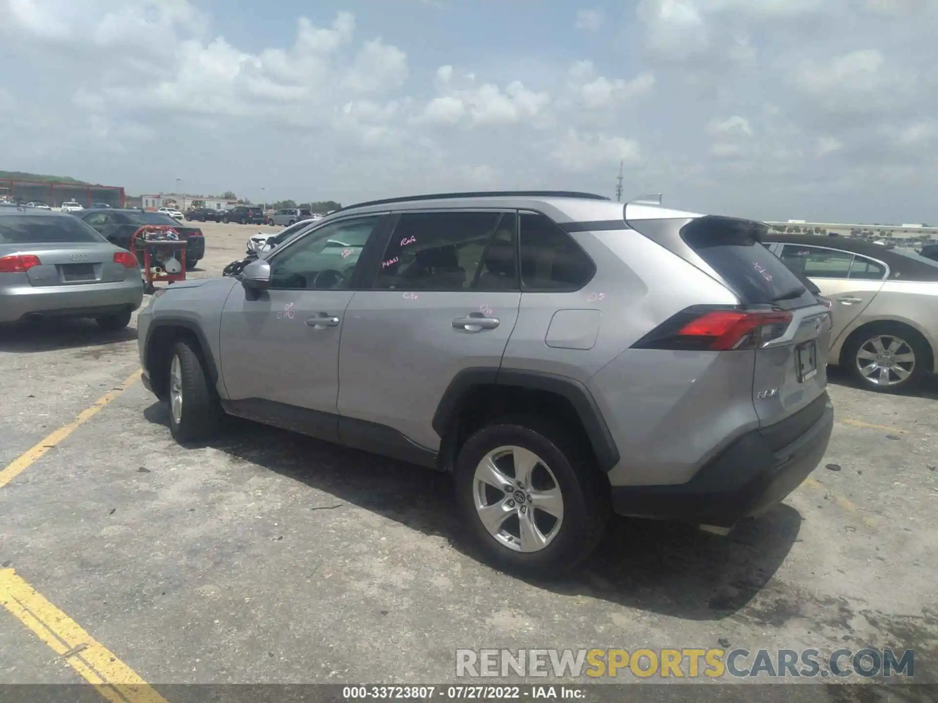 3 Photograph of a damaged car 2T3W1RFV3LW060451 TOYOTA RAV4 2020