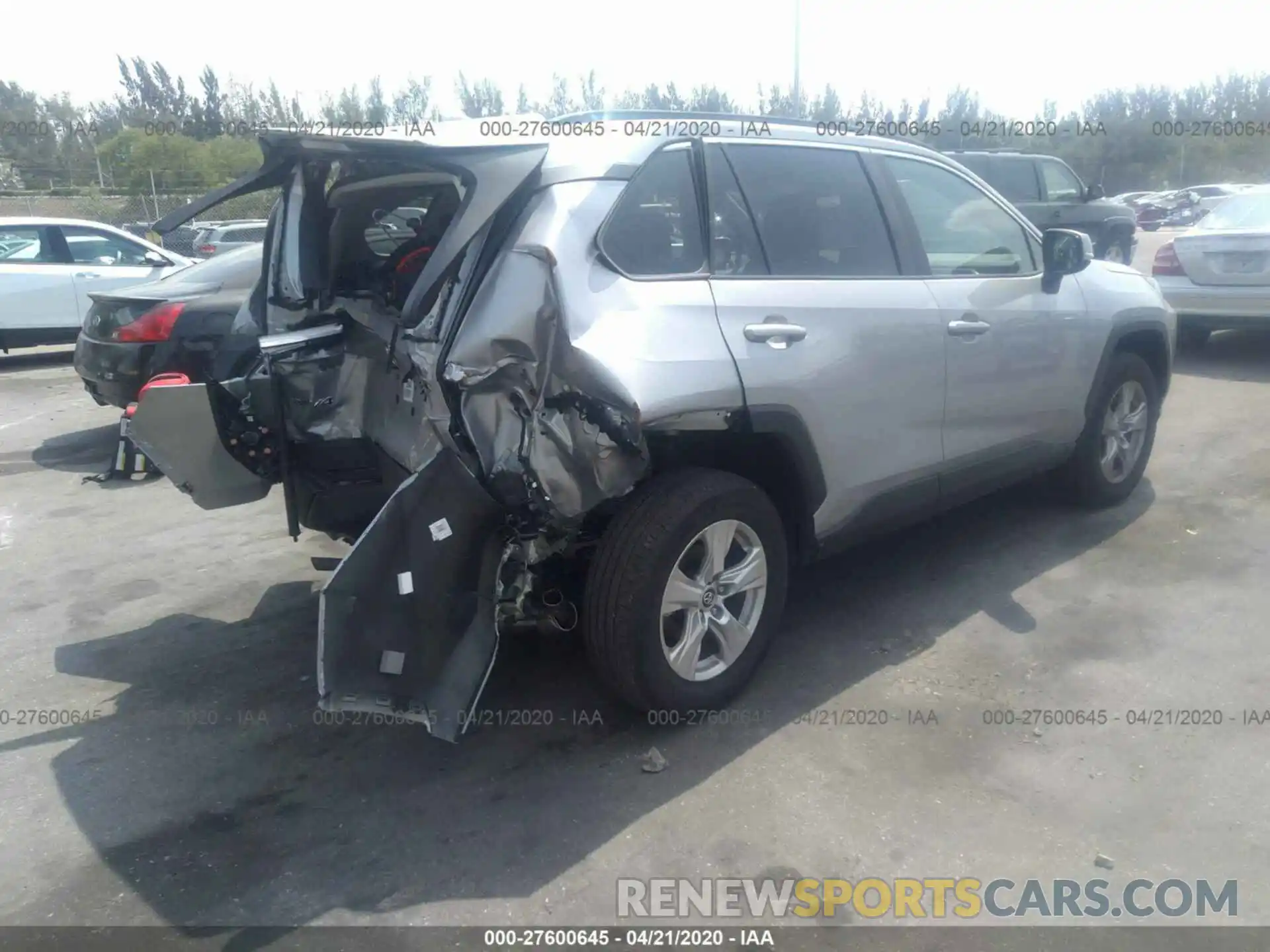 4 Photograph of a damaged car 2T3W1RFV3LW063026 TOYOTA RAV4 2020