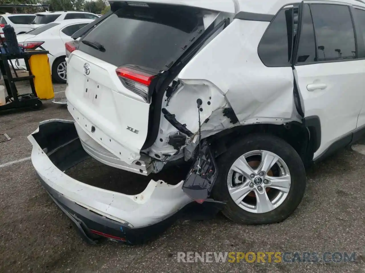 9 Photograph of a damaged car 2T3W1RFV3LW075578 TOYOTA RAV4 2020