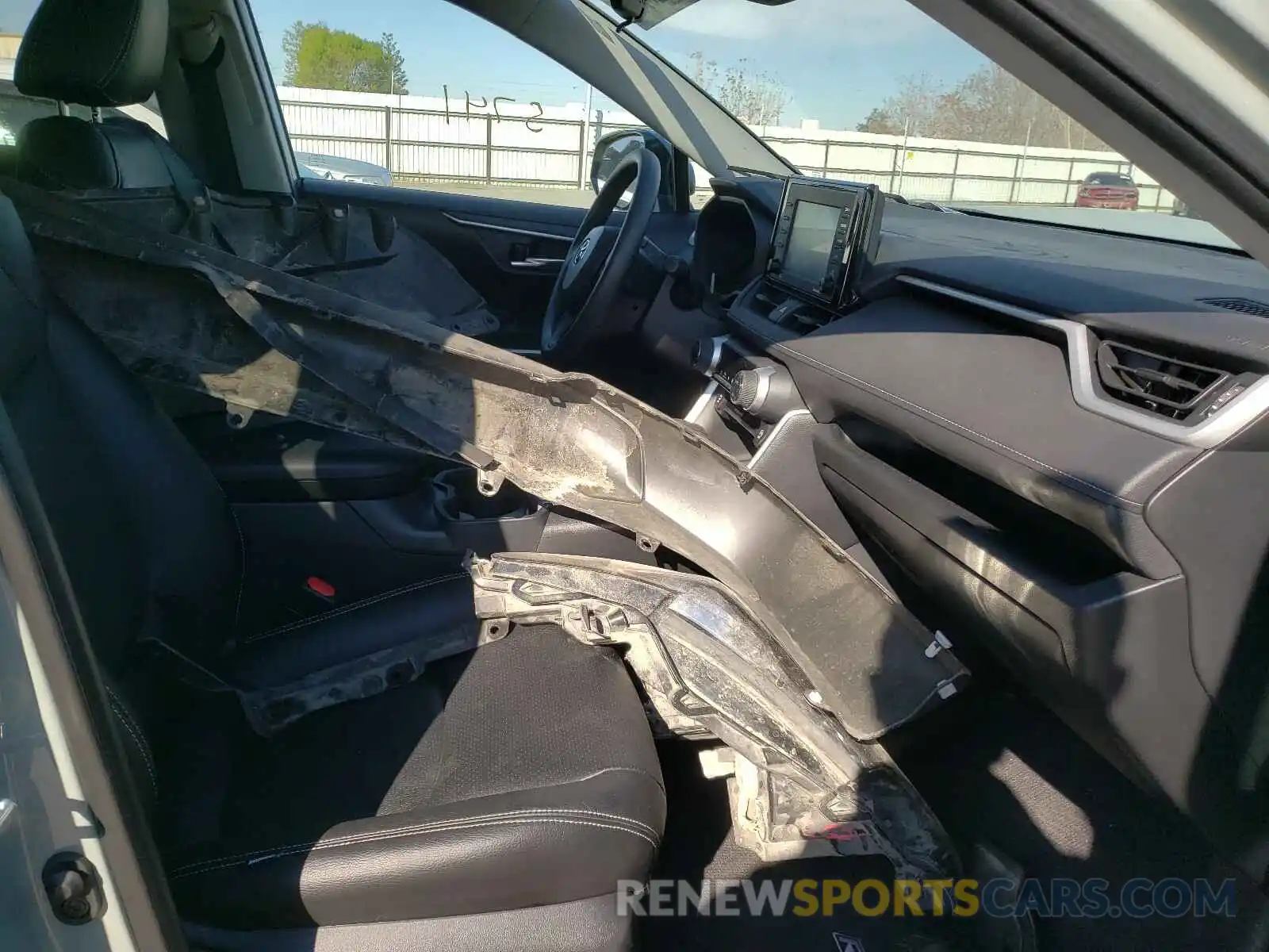 5 Photograph of a damaged car 2T3W1RFV3LW084409 TOYOTA RAV4 2020