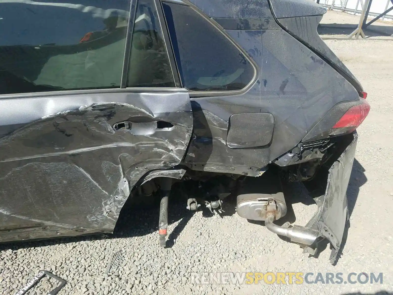 9 Photograph of a damaged car 2T3W1RFV3LW086595 TOYOTA RAV4 2020