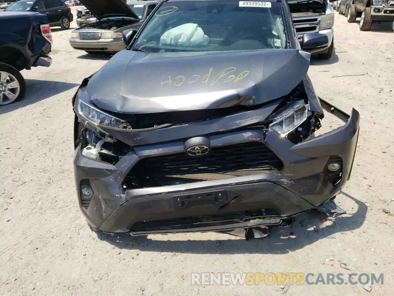 9 Photograph of a damaged car 2T3W1RFV4LC037102 TOYOTA RAV4 2020