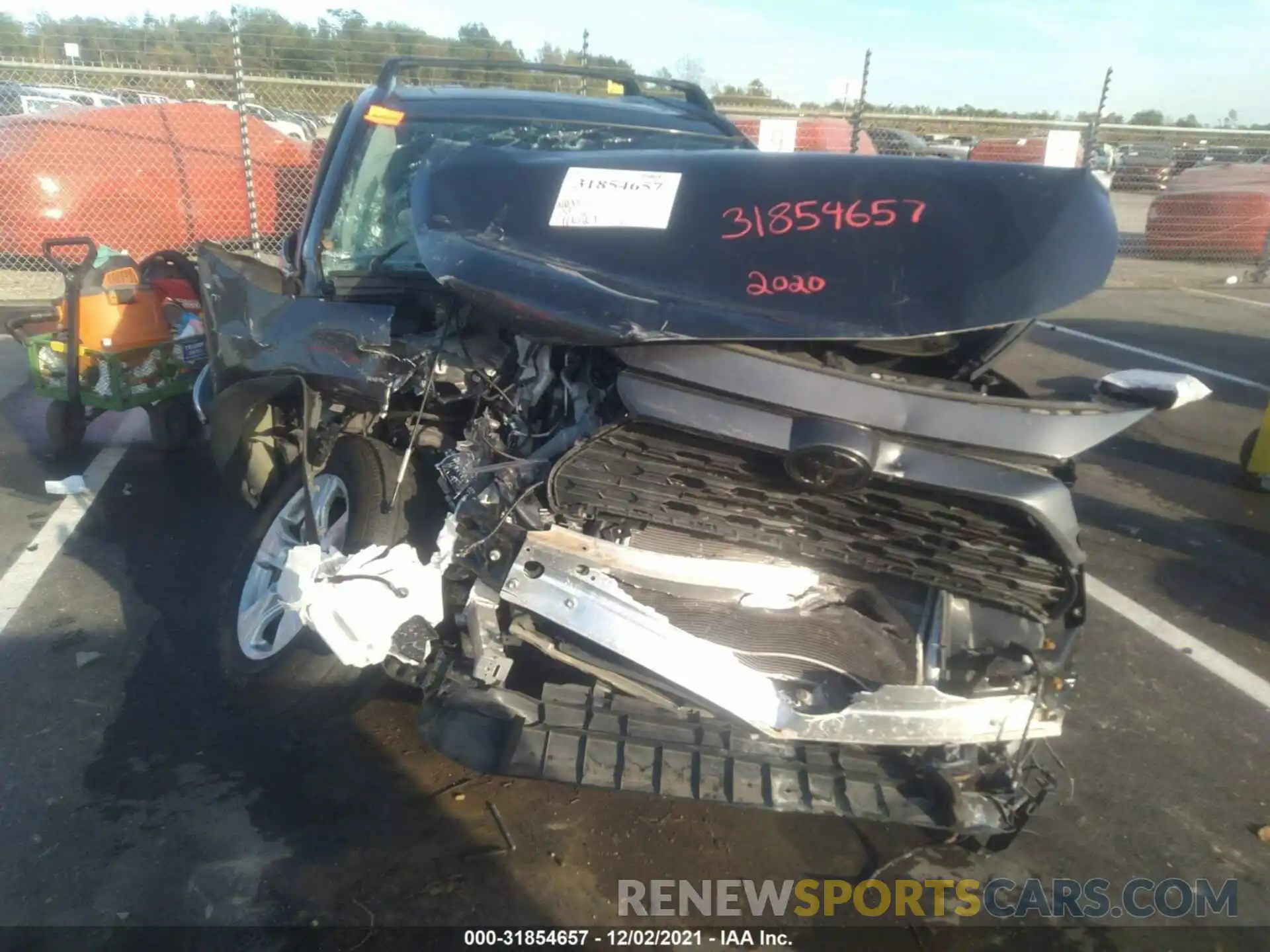 6 Photograph of a damaged car 2T3W1RFV4LC039576 TOYOTA RAV4 2020