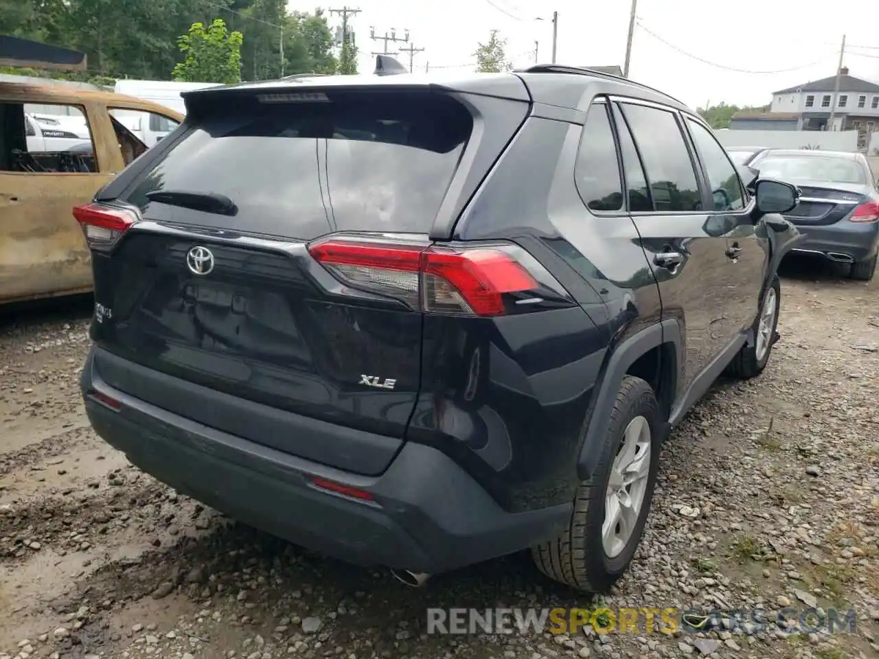 4 Photograph of a damaged car 2T3W1RFV4LC043871 TOYOTA RAV4 2020