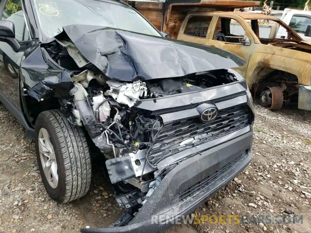 9 Photograph of a damaged car 2T3W1RFV4LC043871 TOYOTA RAV4 2020