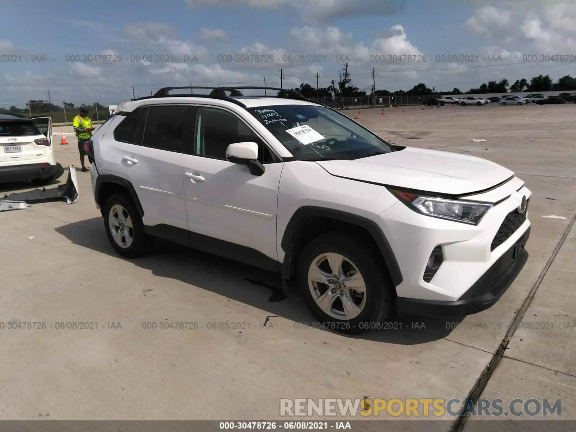 1 Photograph of a damaged car 2T3W1RFV4LC048021 TOYOTA RAV4 2020