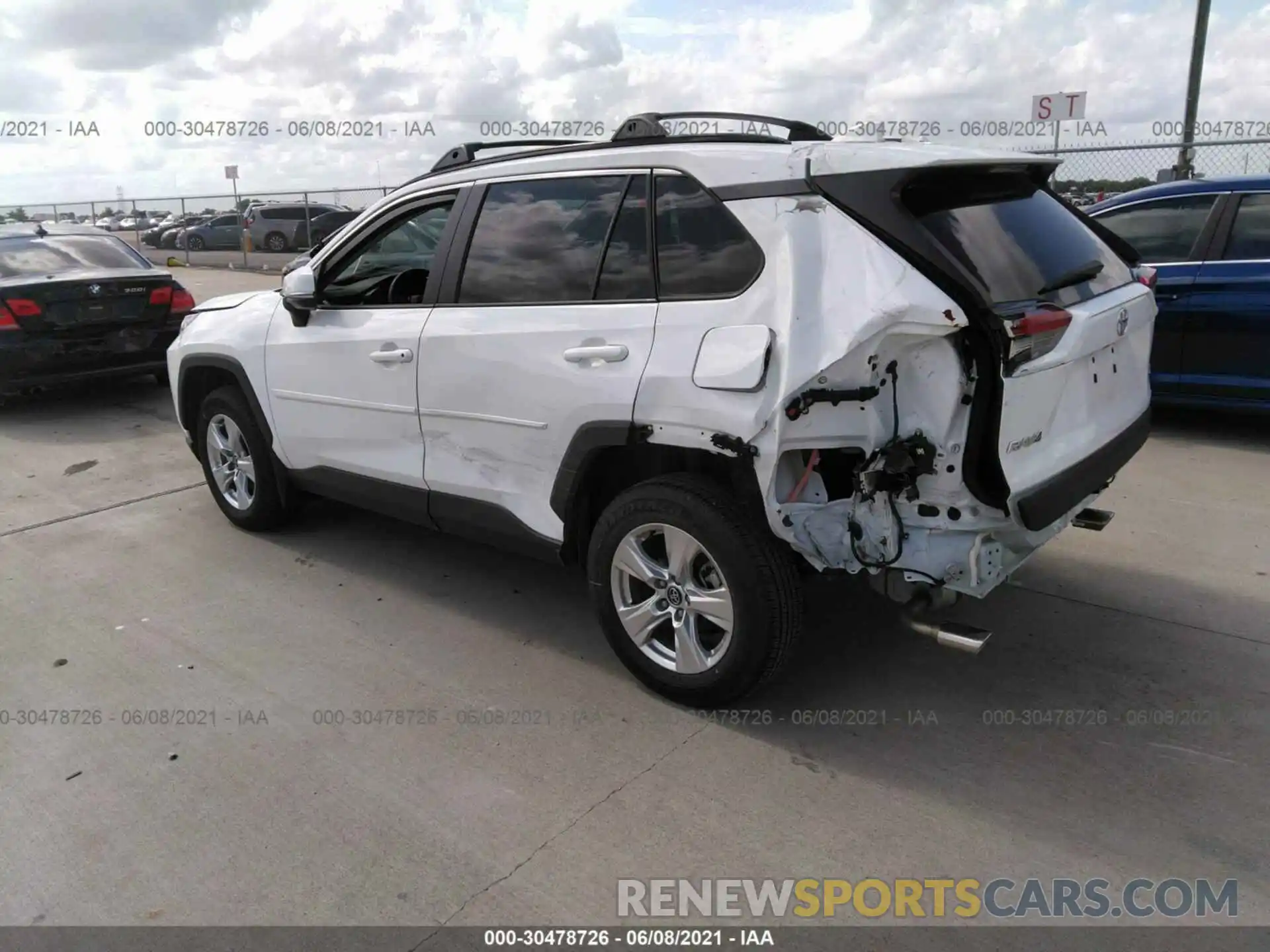 3 Photograph of a damaged car 2T3W1RFV4LC048021 TOYOTA RAV4 2020