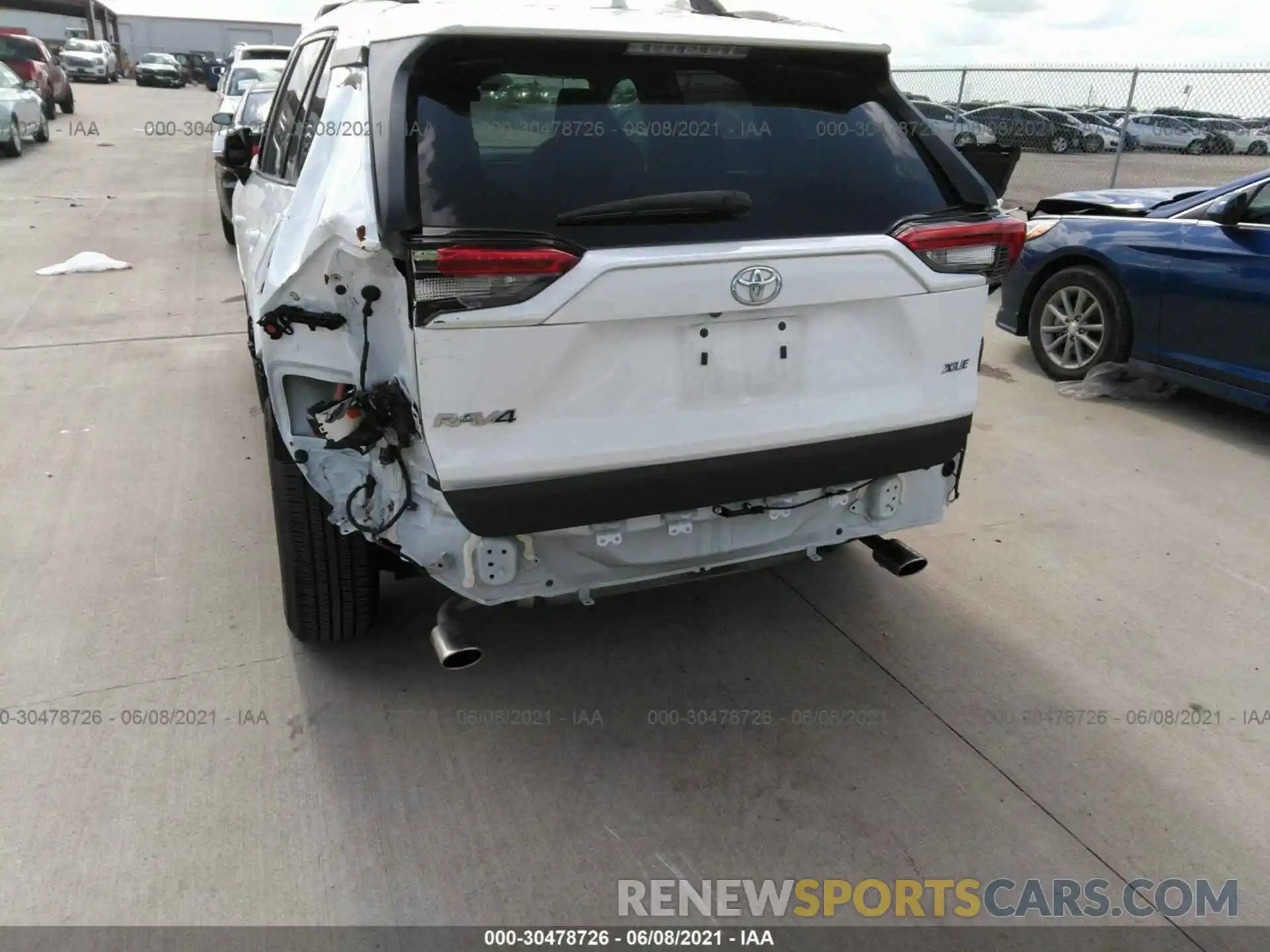 6 Photograph of a damaged car 2T3W1RFV4LC048021 TOYOTA RAV4 2020