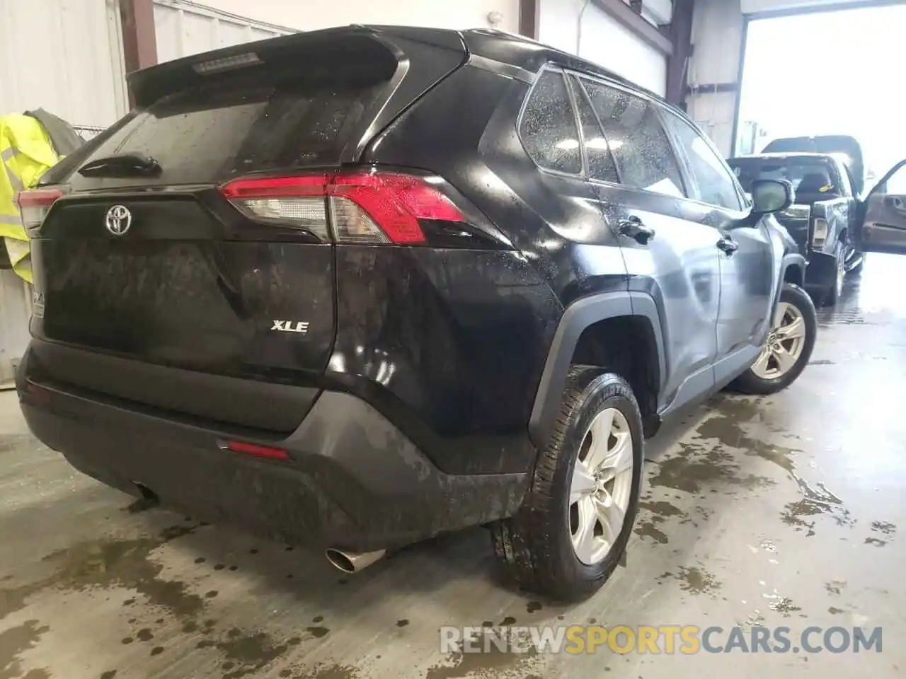 4 Photograph of a damaged car 2T3W1RFV4LC053185 TOYOTA RAV4 2020