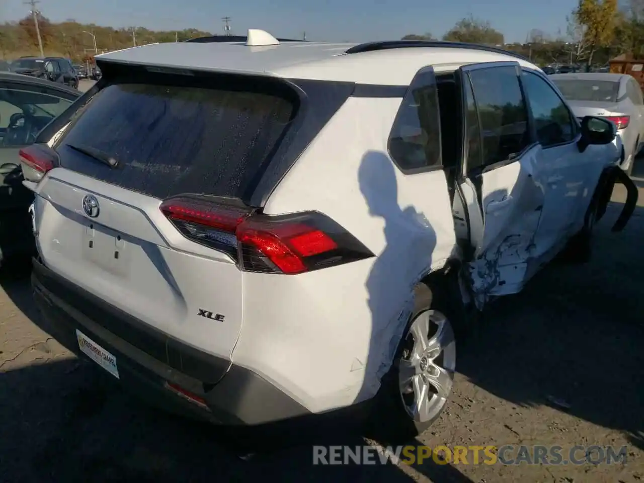 4 Photograph of a damaged car 2T3W1RFV4LC054403 TOYOTA RAV4 2020