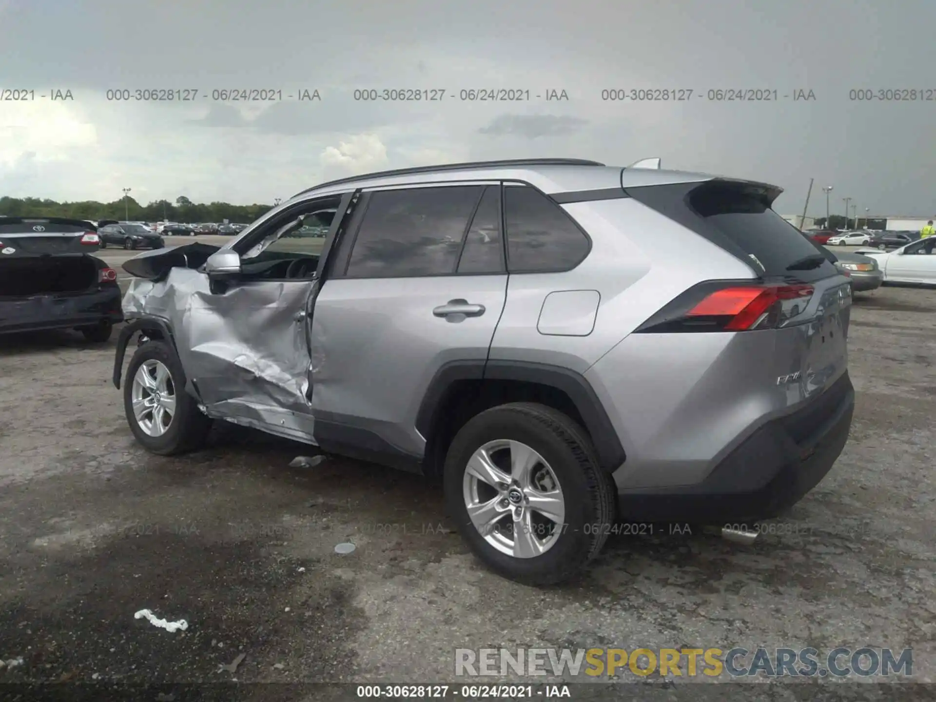 3 Фотография поврежденного автомобиля 2T3W1RFV4LC054627 TOYOTA RAV4 2020