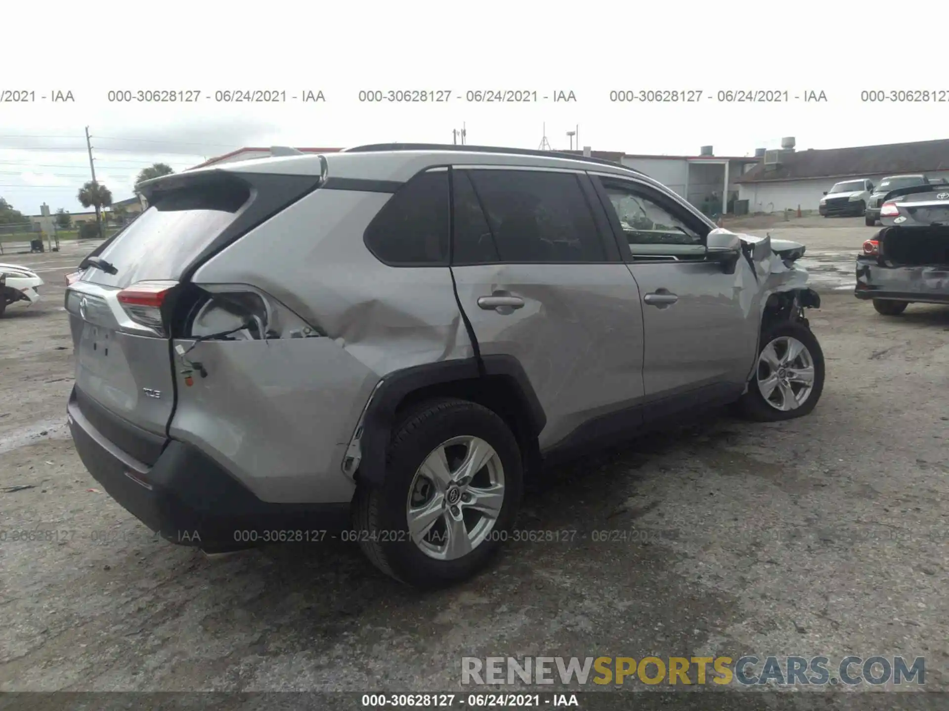 4 Photograph of a damaged car 2T3W1RFV4LC054627 TOYOTA RAV4 2020