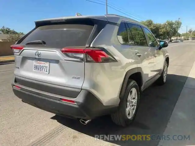 4 Photograph of a damaged car 2T3W1RFV4LC055437 TOYOTA RAV4 2020