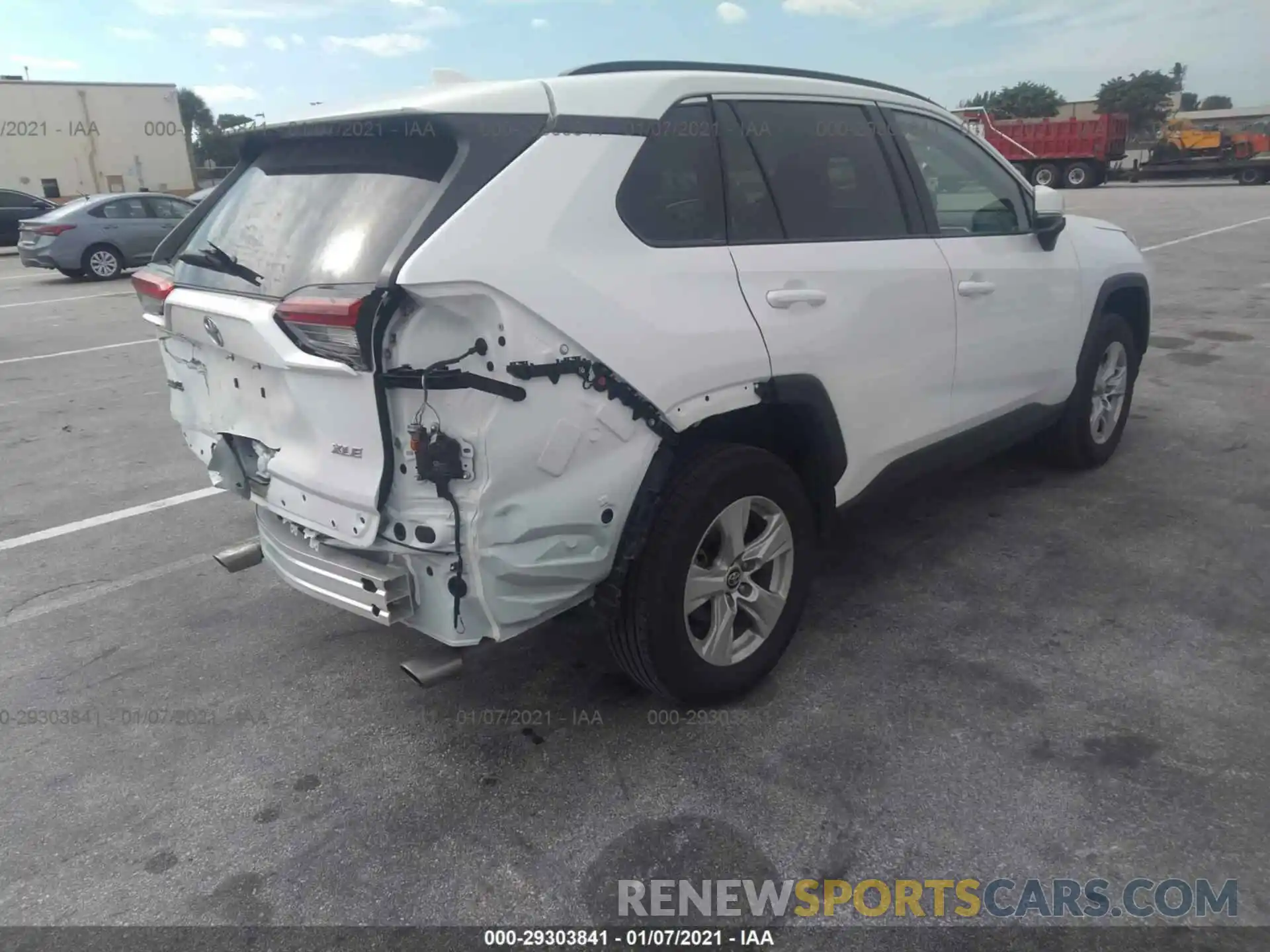 4 Photograph of a damaged car 2T3W1RFV4LC058614 TOYOTA RAV4 2020