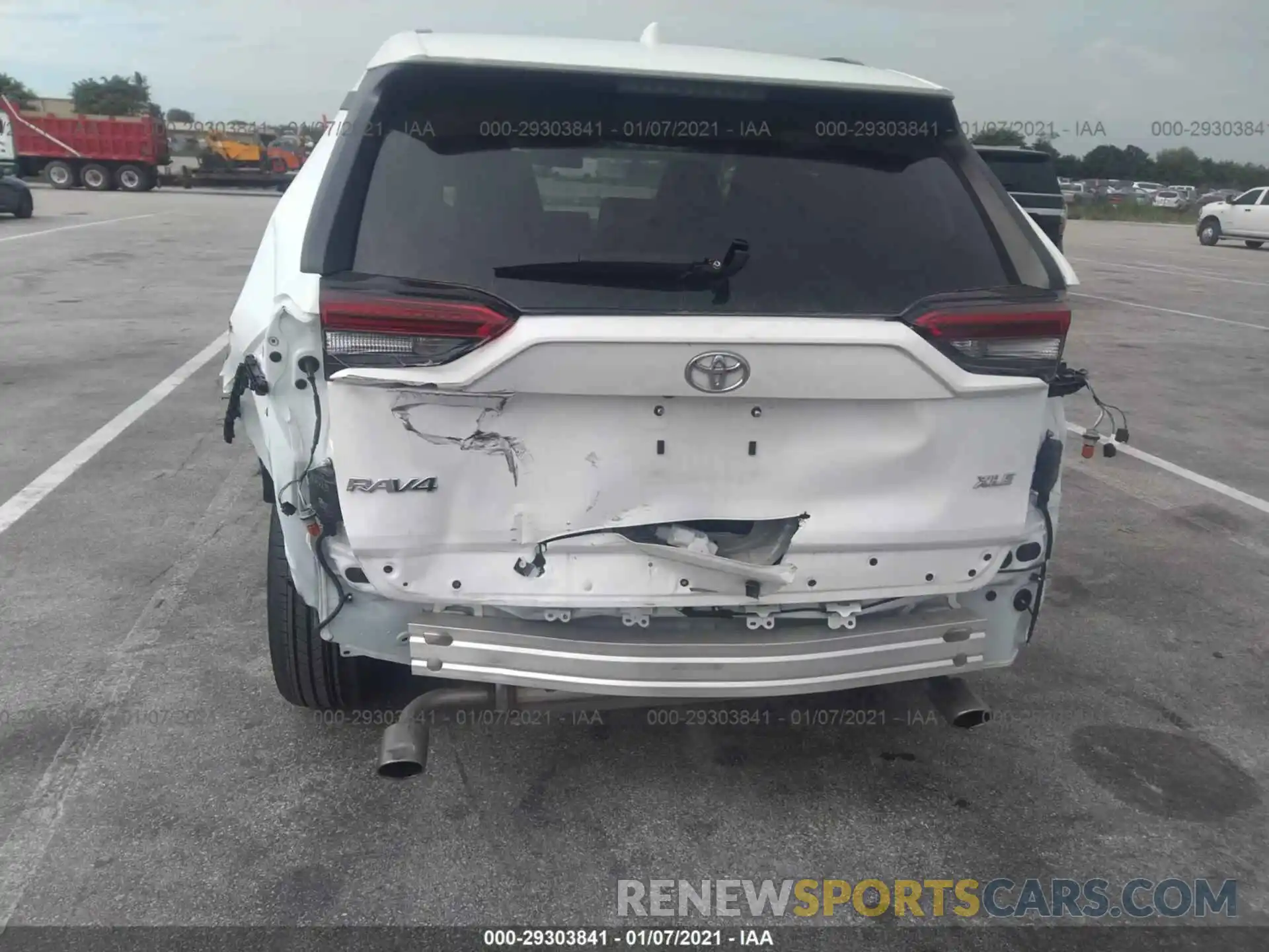 6 Photograph of a damaged car 2T3W1RFV4LC058614 TOYOTA RAV4 2020