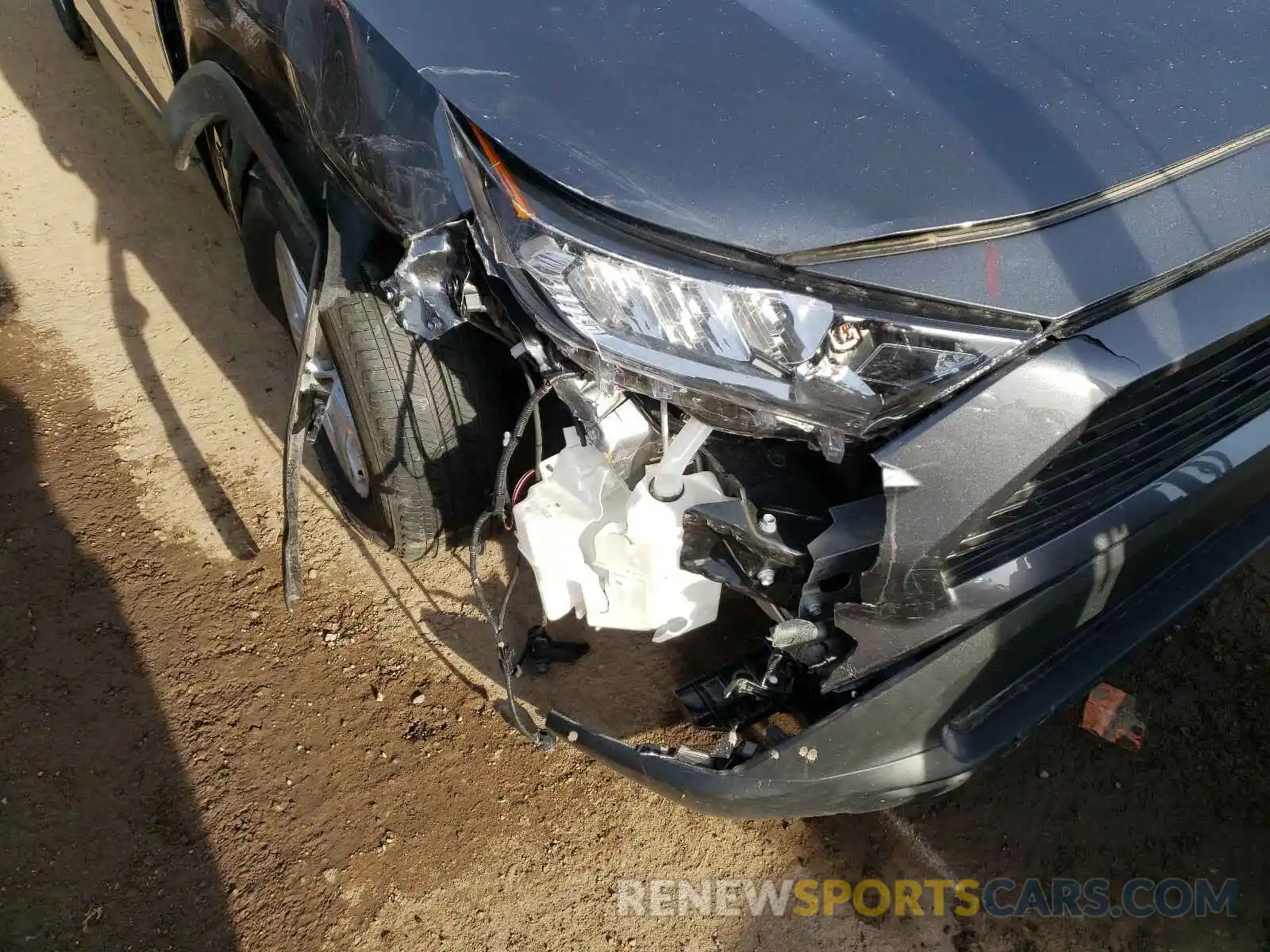 9 Photograph of a damaged car 2T3W1RFV4LC058788 TOYOTA RAV4 2020