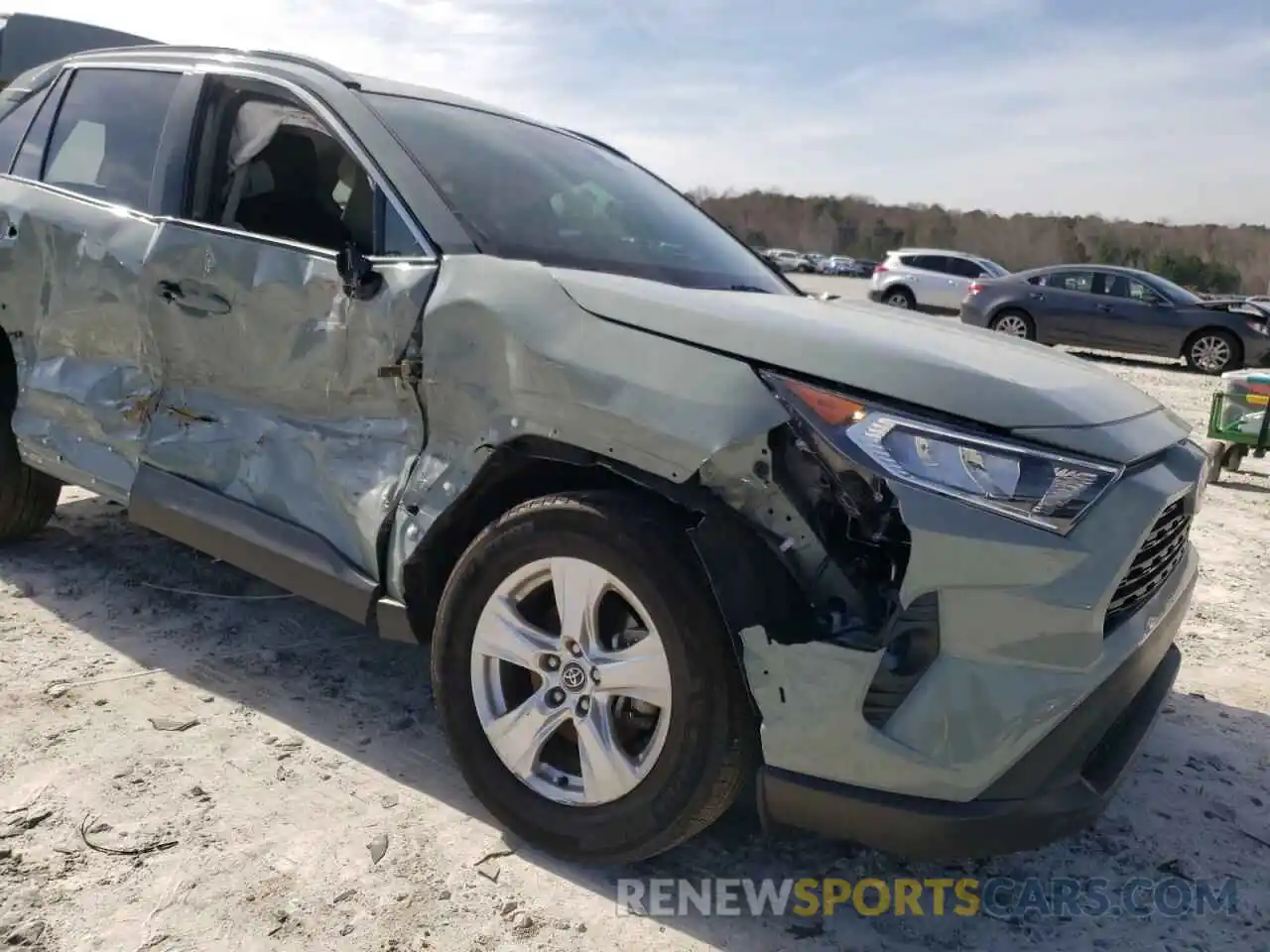 9 Photograph of a damaged car 2T3W1RFV4LC059021 TOYOTA RAV4 2020