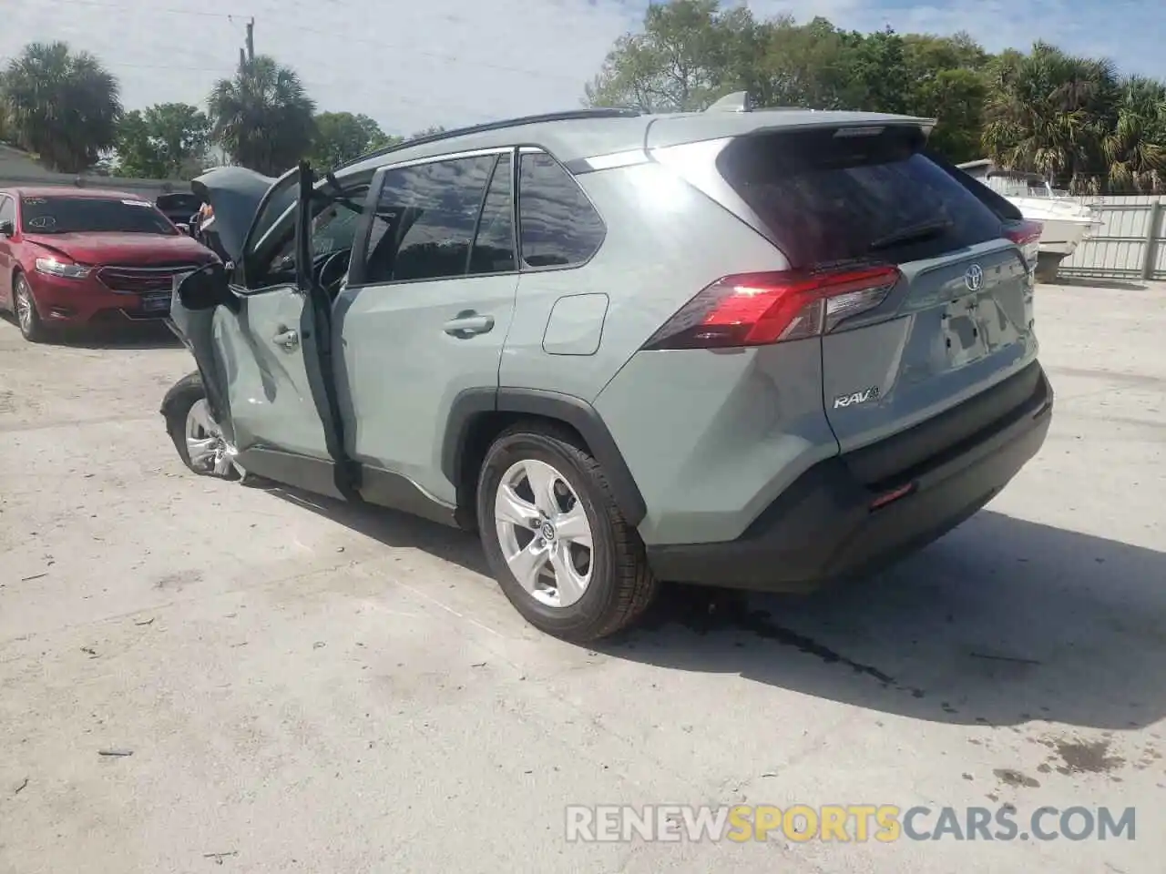 3 Photograph of a damaged car 2T3W1RFV4LC082007 TOYOTA RAV4 2020