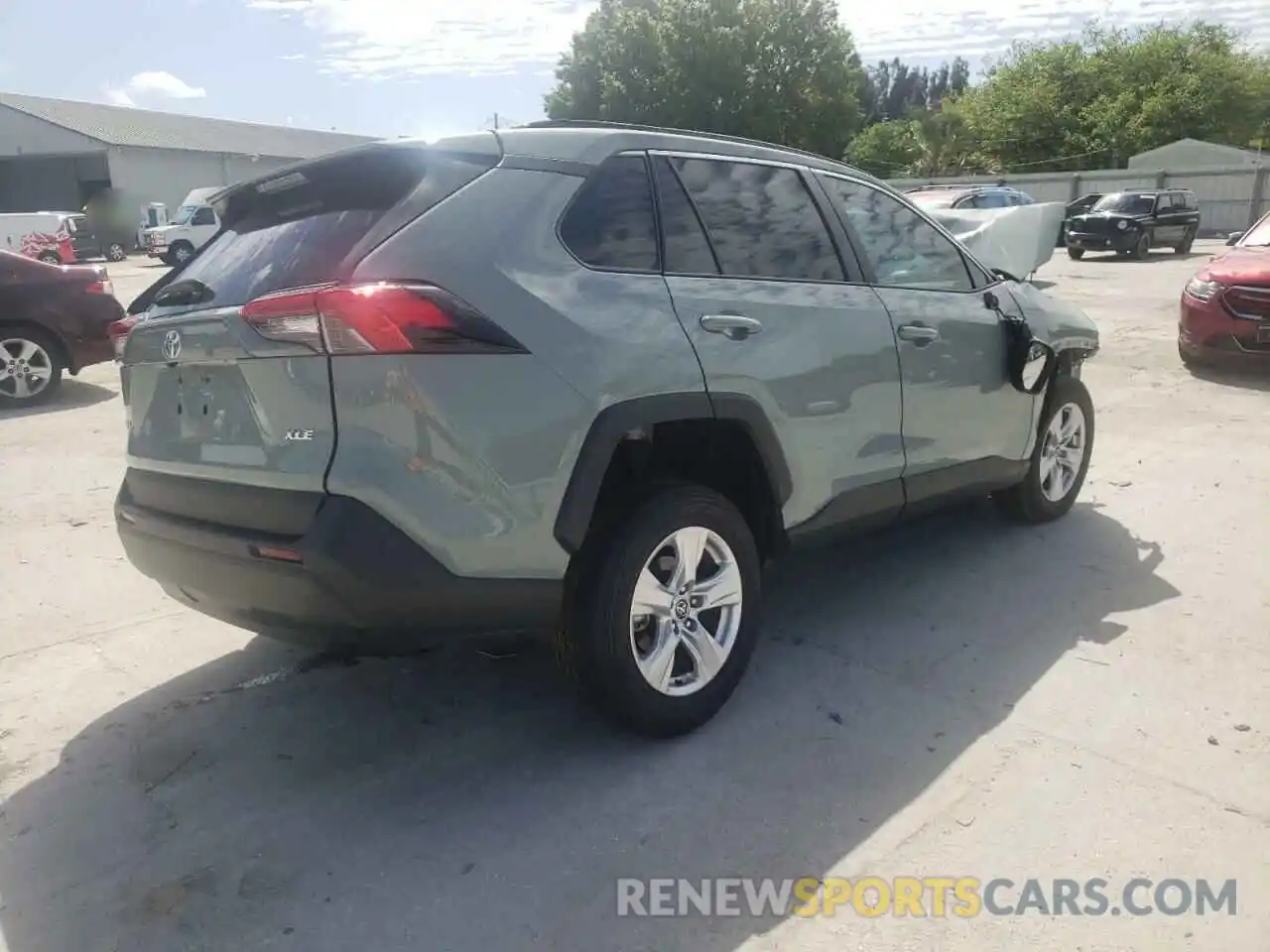 4 Photograph of a damaged car 2T3W1RFV4LC082007 TOYOTA RAV4 2020