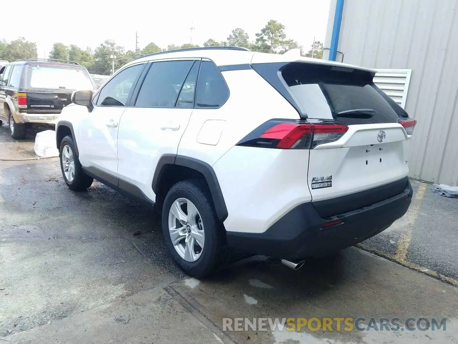 3 Photograph of a damaged car 2T3W1RFV4LW069384 TOYOTA RAV4 2020