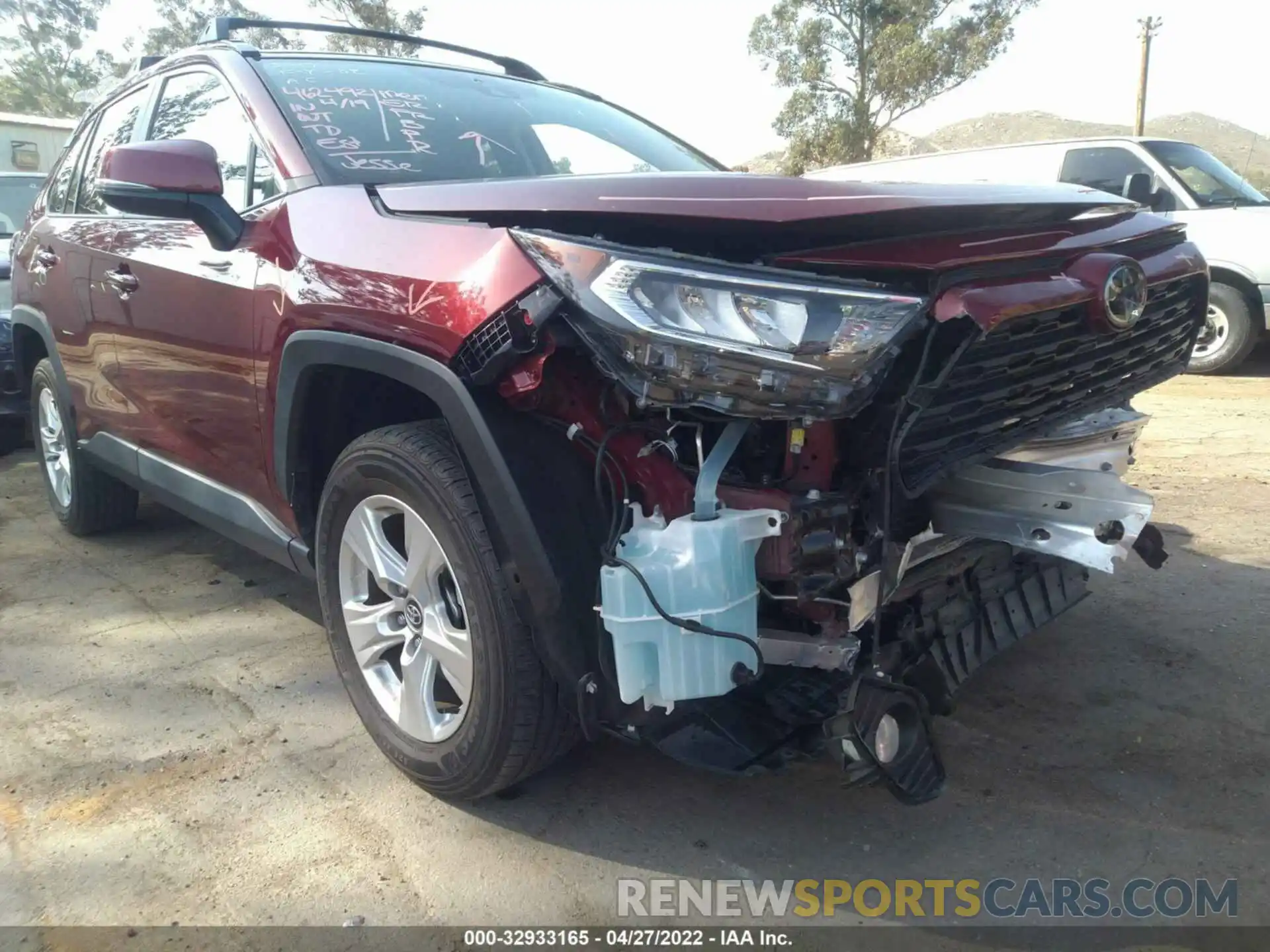 11 Photograph of a damaged car 2T3W1RFV4LW075931 TOYOTA RAV4 2020