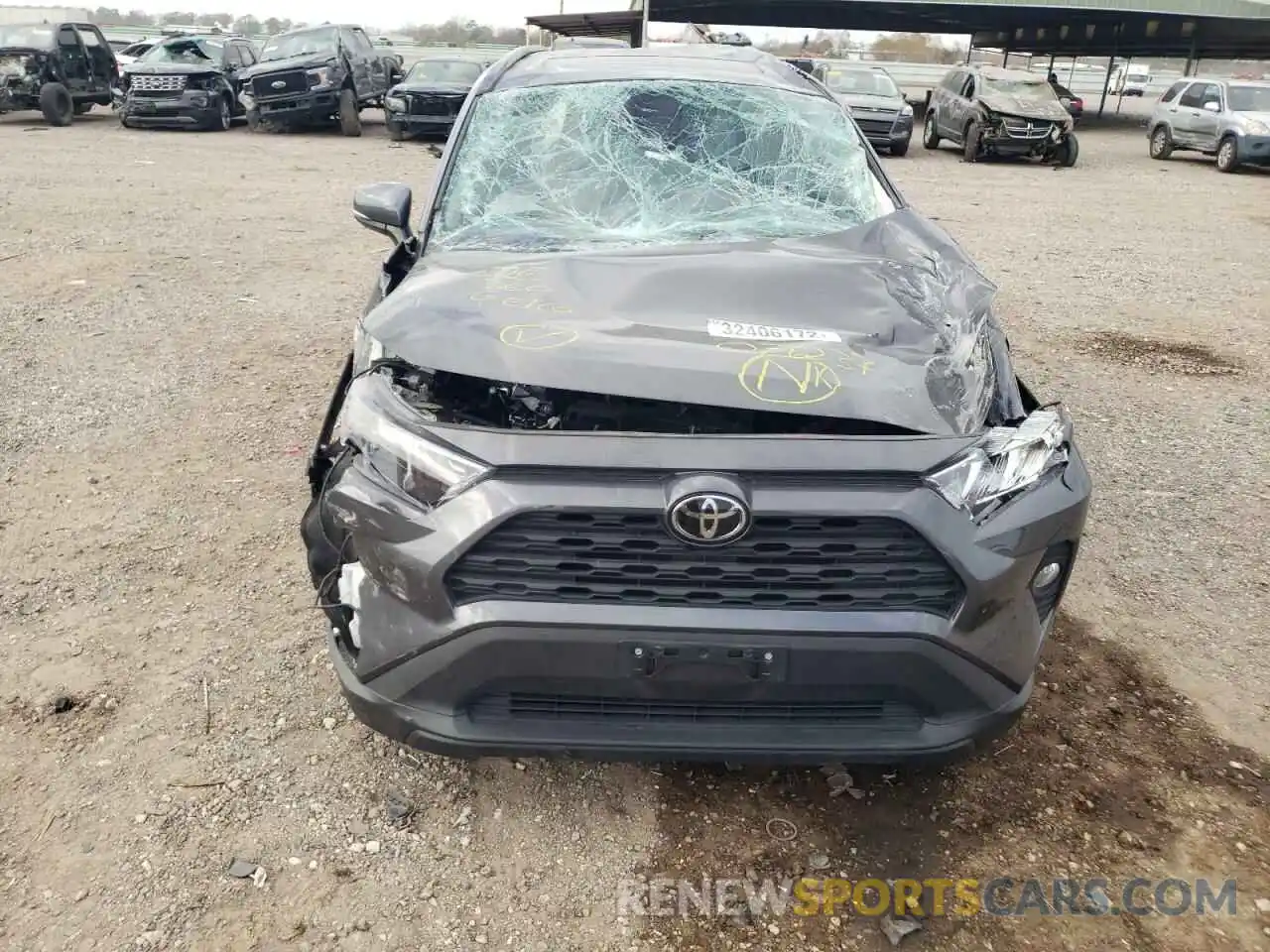 9 Photograph of a damaged car 2T3W1RFV4LW076237 TOYOTA RAV4 2020