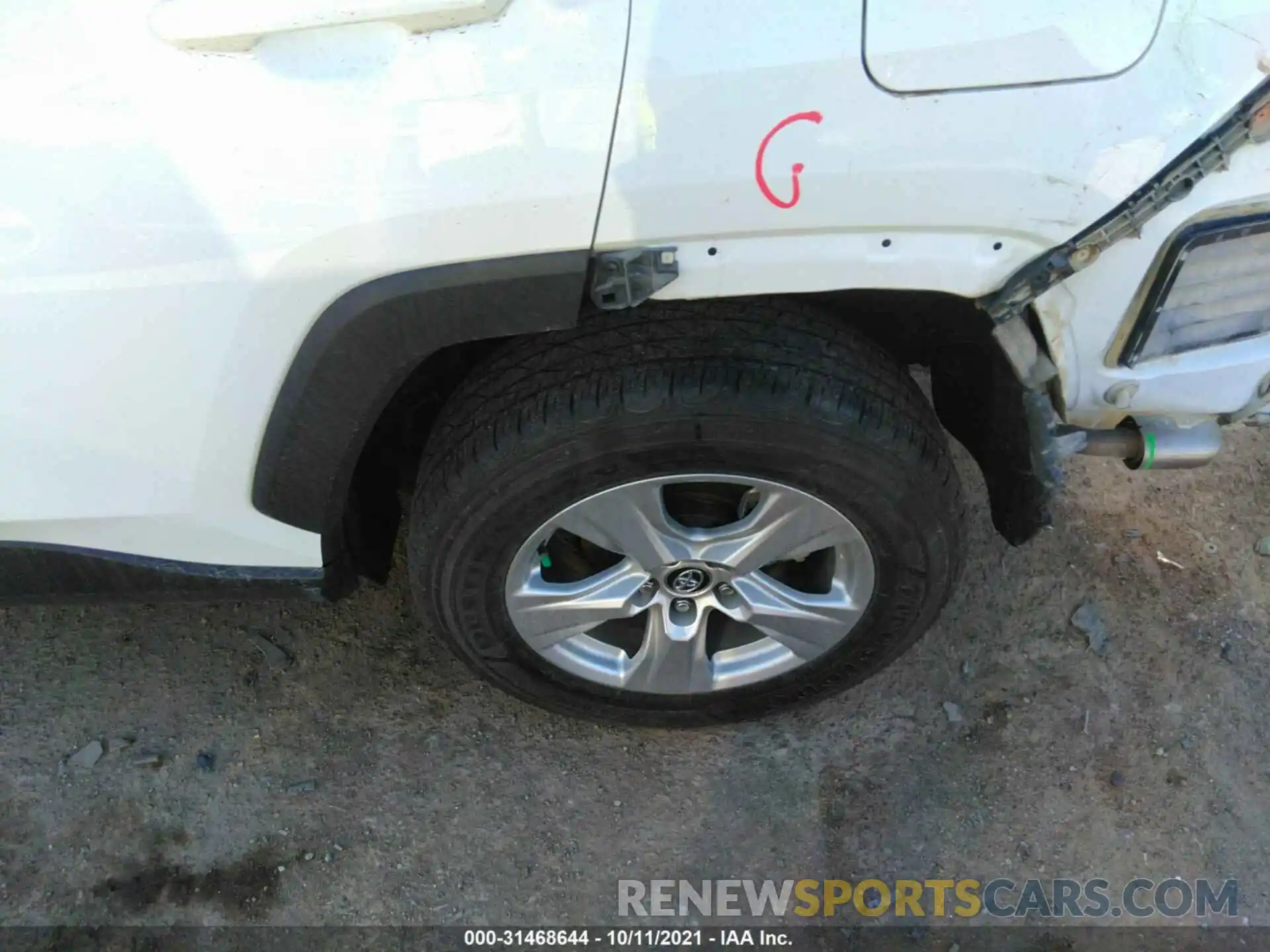 13 Photograph of a damaged car 2T3W1RFV4LW076450 TOYOTA RAV4 2020