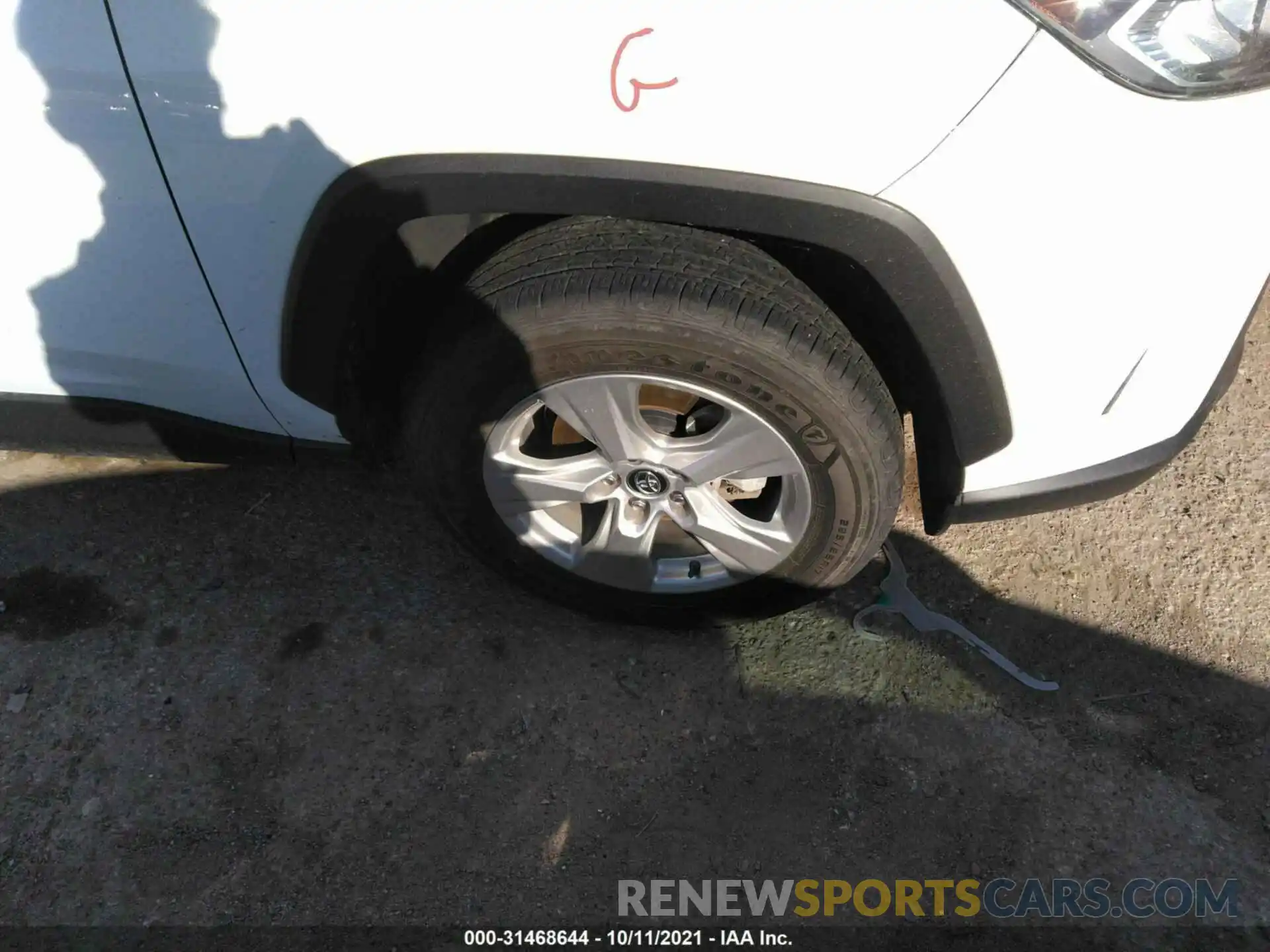 14 Photograph of a damaged car 2T3W1RFV4LW076450 TOYOTA RAV4 2020