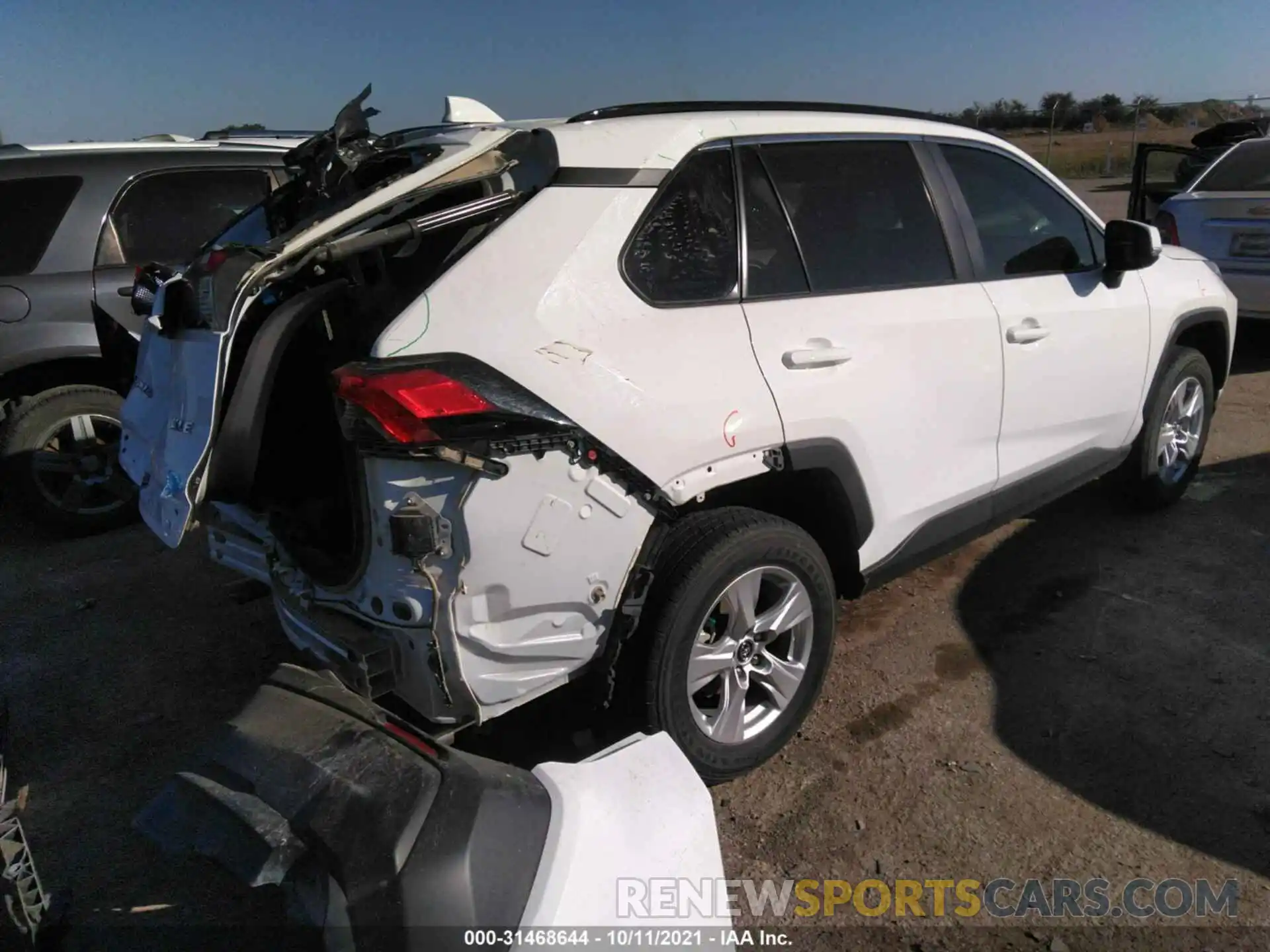 4 Photograph of a damaged car 2T3W1RFV4LW076450 TOYOTA RAV4 2020