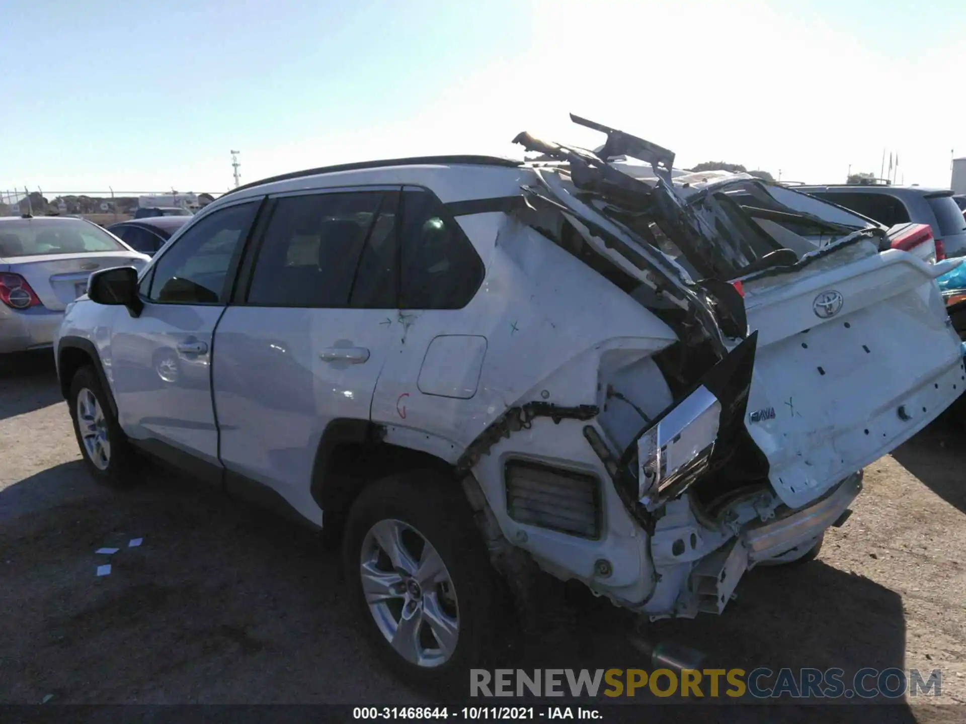 6 Photograph of a damaged car 2T3W1RFV4LW076450 TOYOTA RAV4 2020