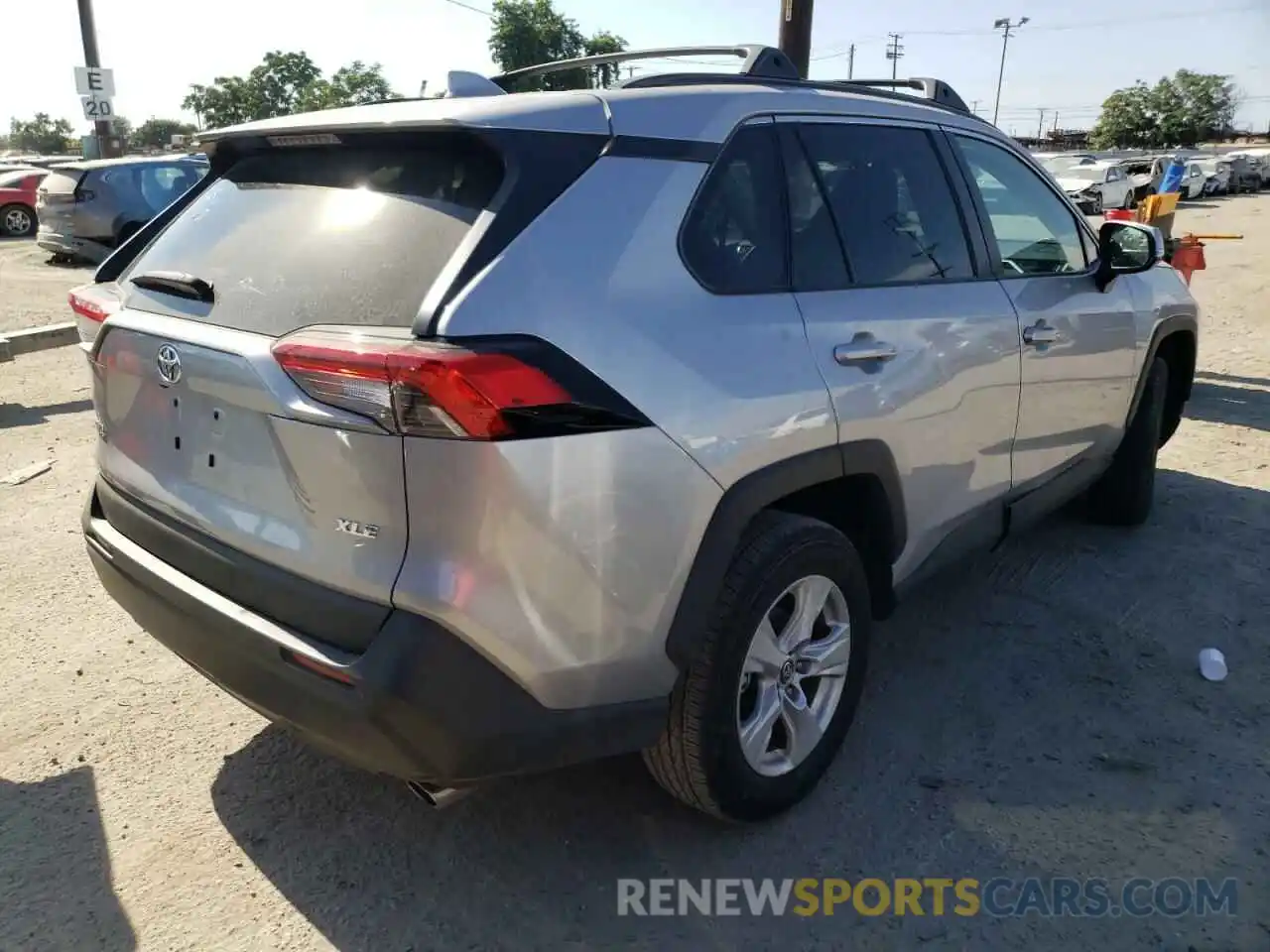 4 Photograph of a damaged car 2T3W1RFV4LW083625 TOYOTA RAV4 2020