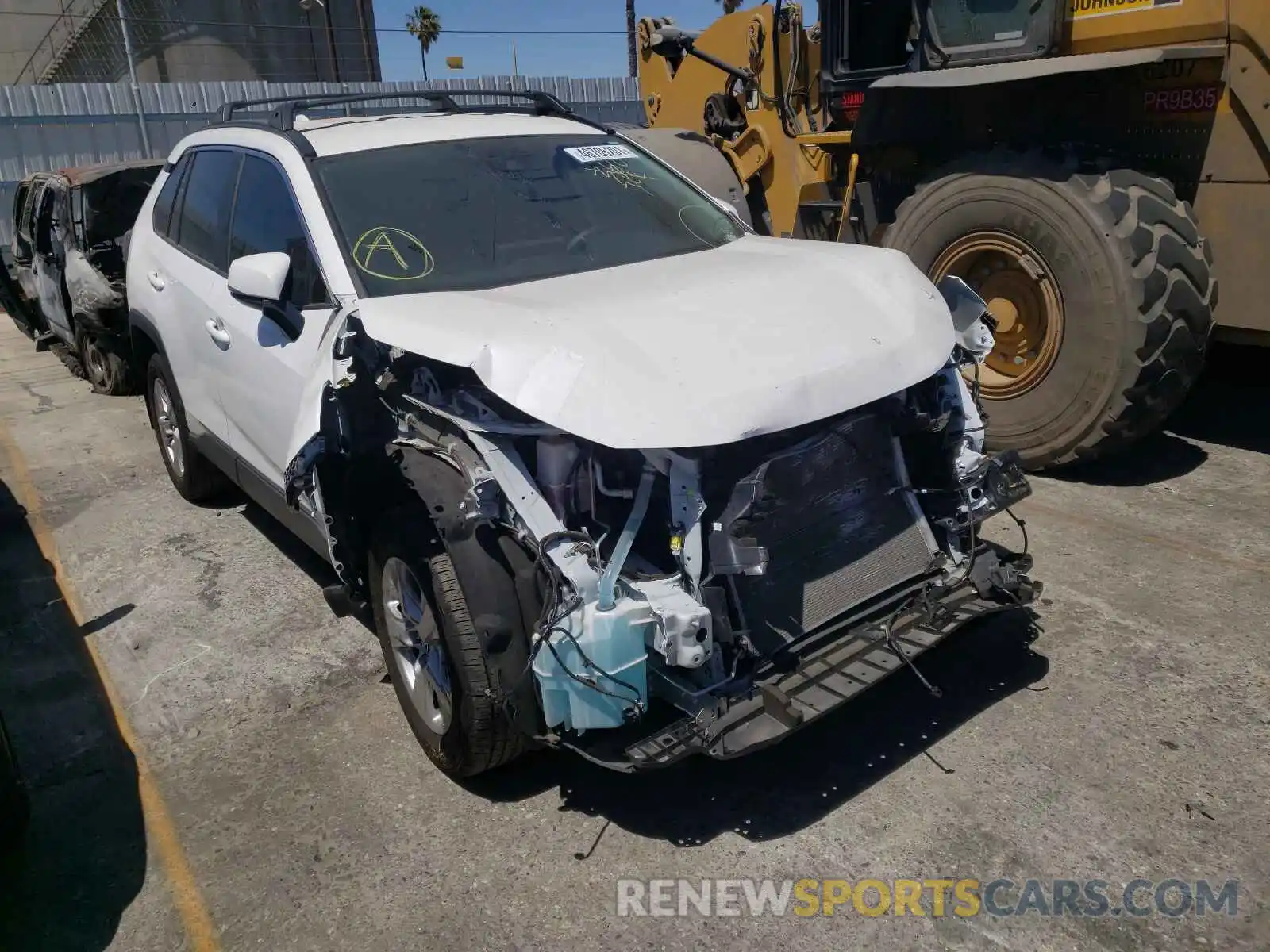 1 Photograph of a damaged car 2T3W1RFV4LW085634 TOYOTA RAV4 2020