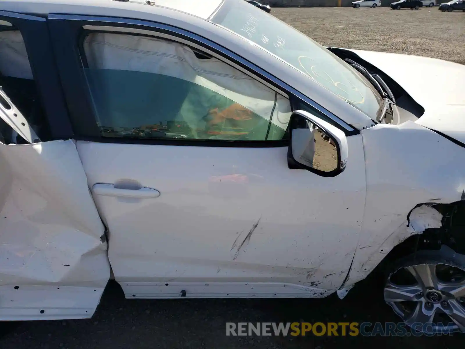 5 Photograph of a damaged car 2T3W1RFV4LW090378 TOYOTA RAV4 2020