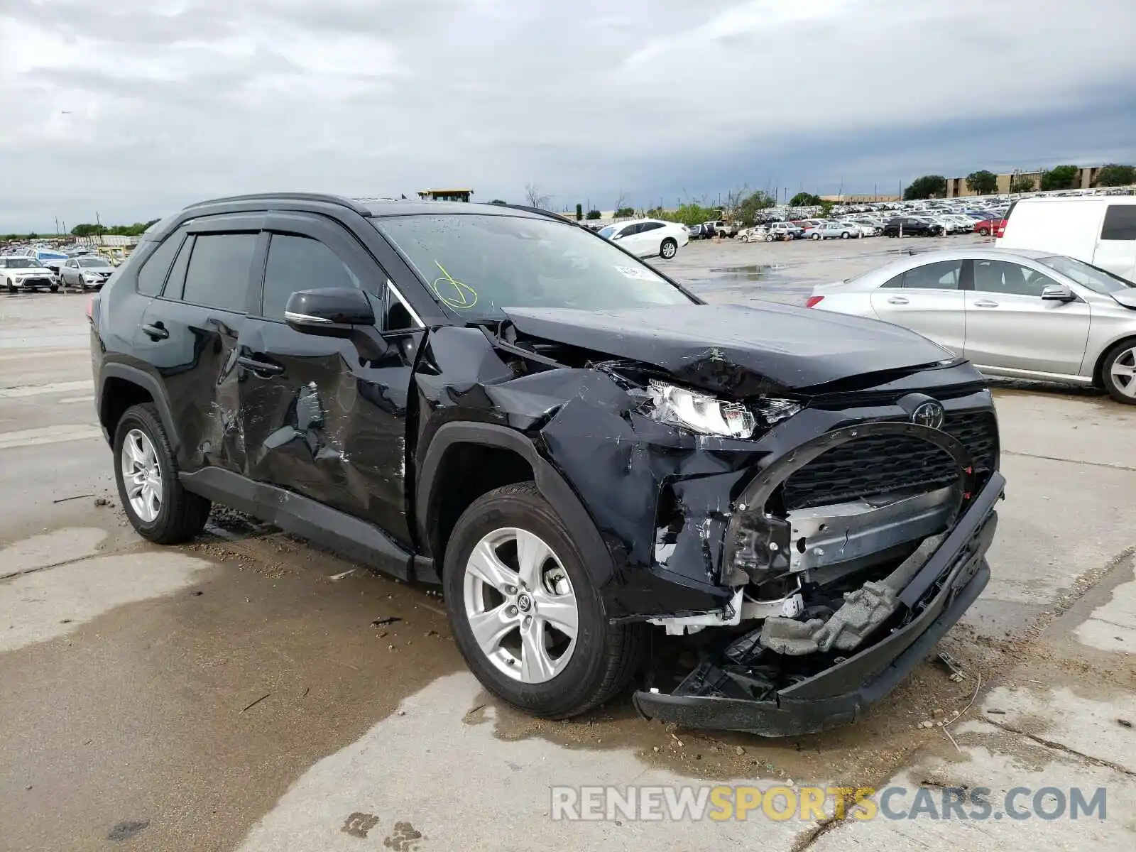 1 Photograph of a damaged car 2T3W1RFV4LW090462 TOYOTA RAV4 2020