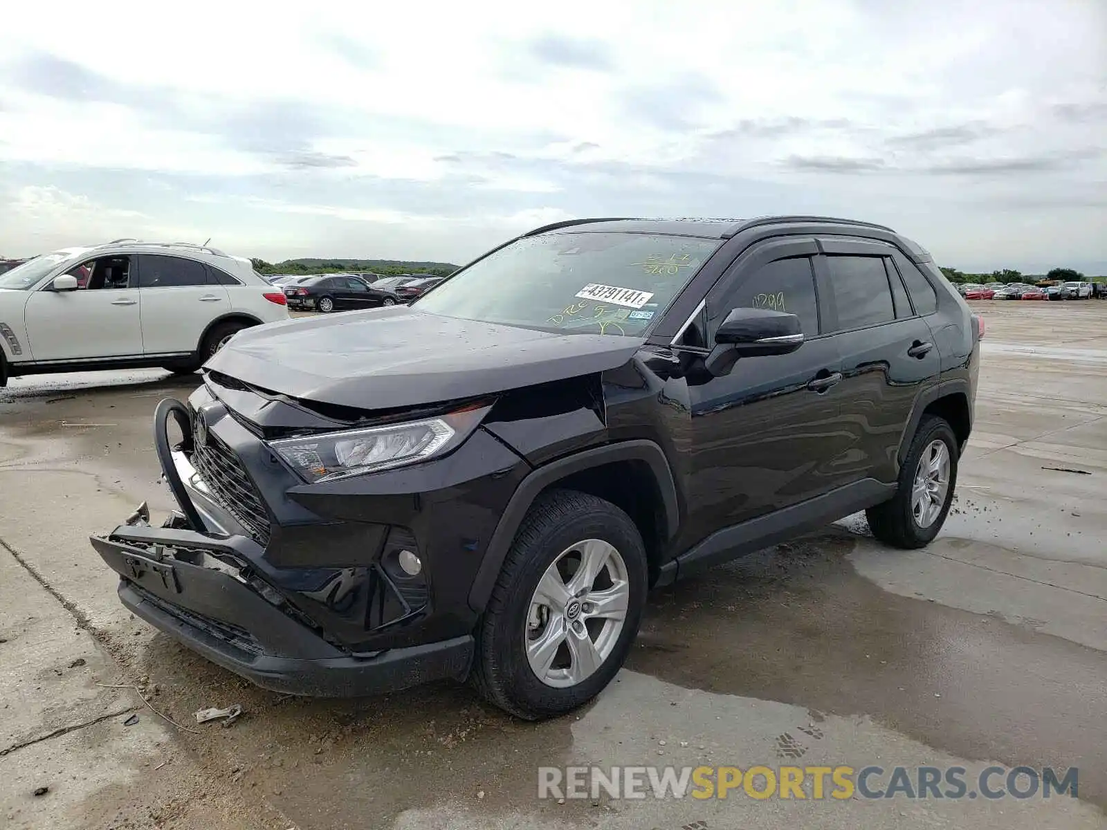 2 Photograph of a damaged car 2T3W1RFV4LW090462 TOYOTA RAV4 2020