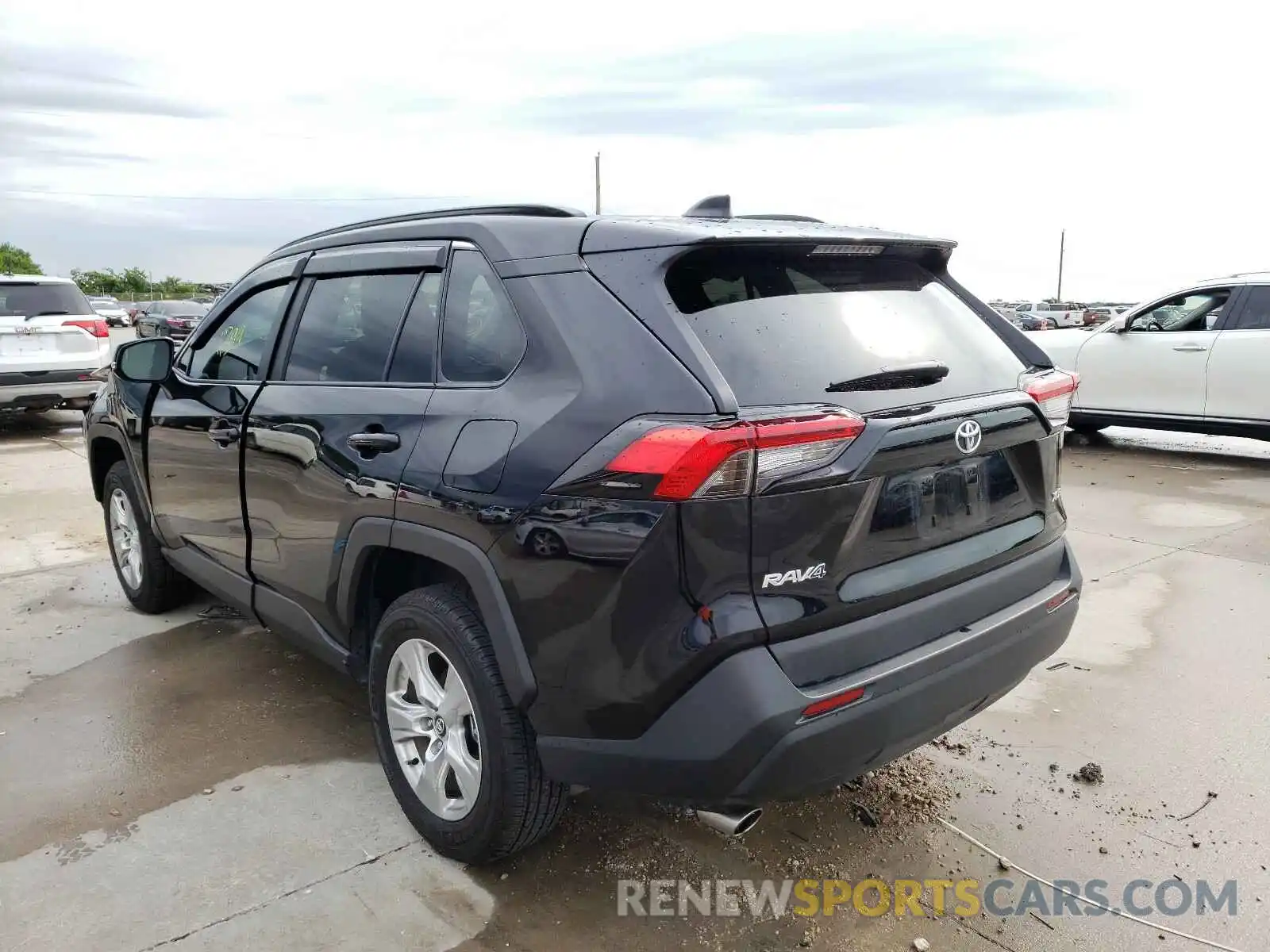 3 Photograph of a damaged car 2T3W1RFV4LW090462 TOYOTA RAV4 2020