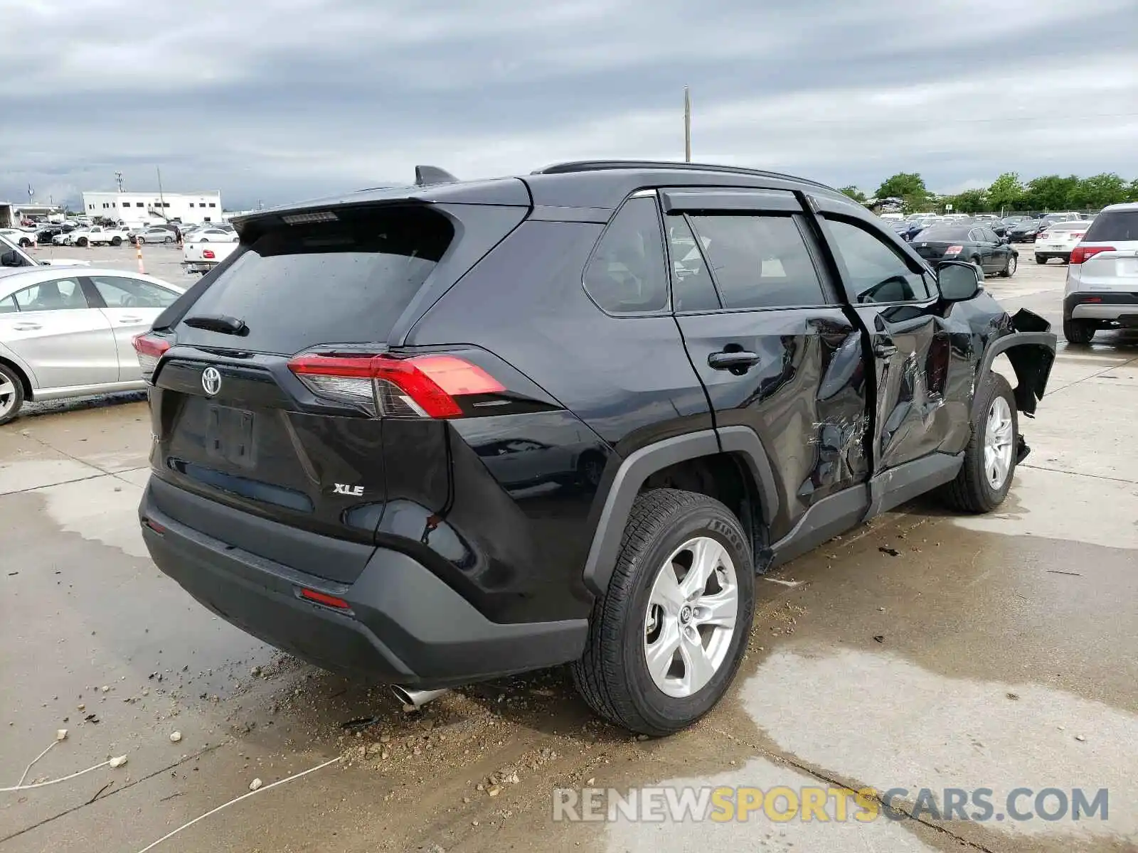 4 Photograph of a damaged car 2T3W1RFV4LW090462 TOYOTA RAV4 2020