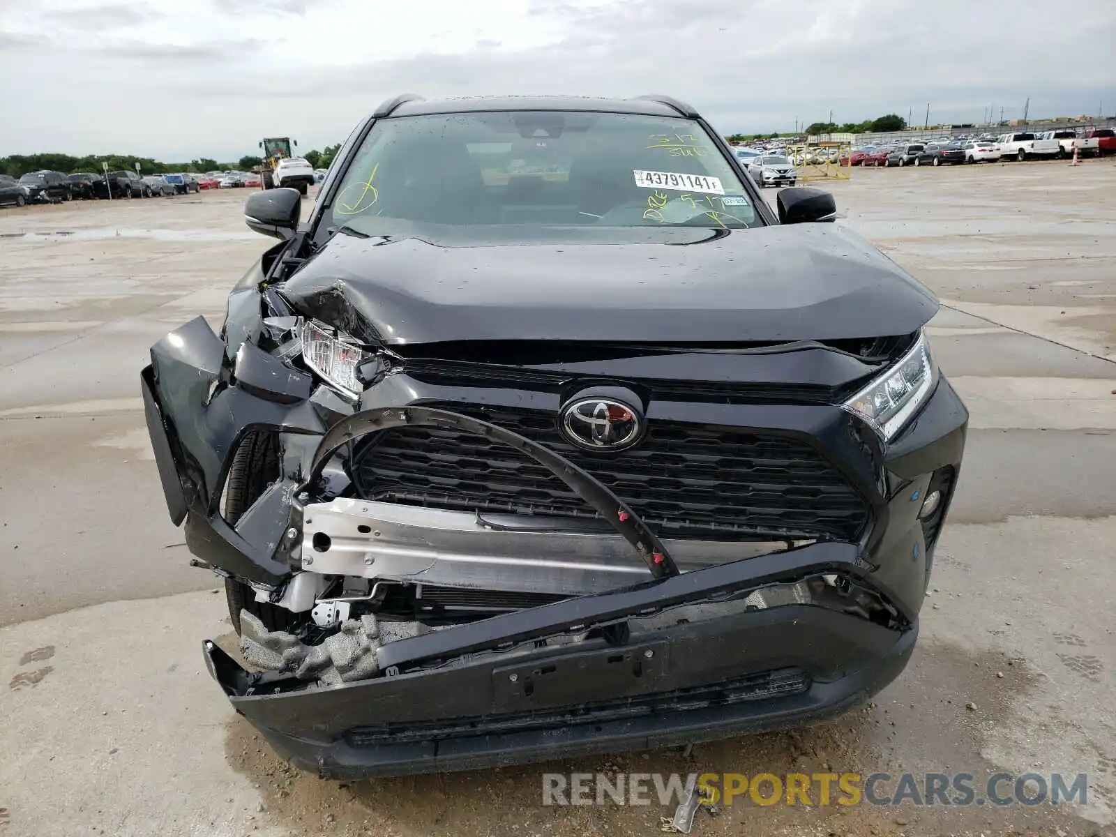 9 Photograph of a damaged car 2T3W1RFV4LW090462 TOYOTA RAV4 2020