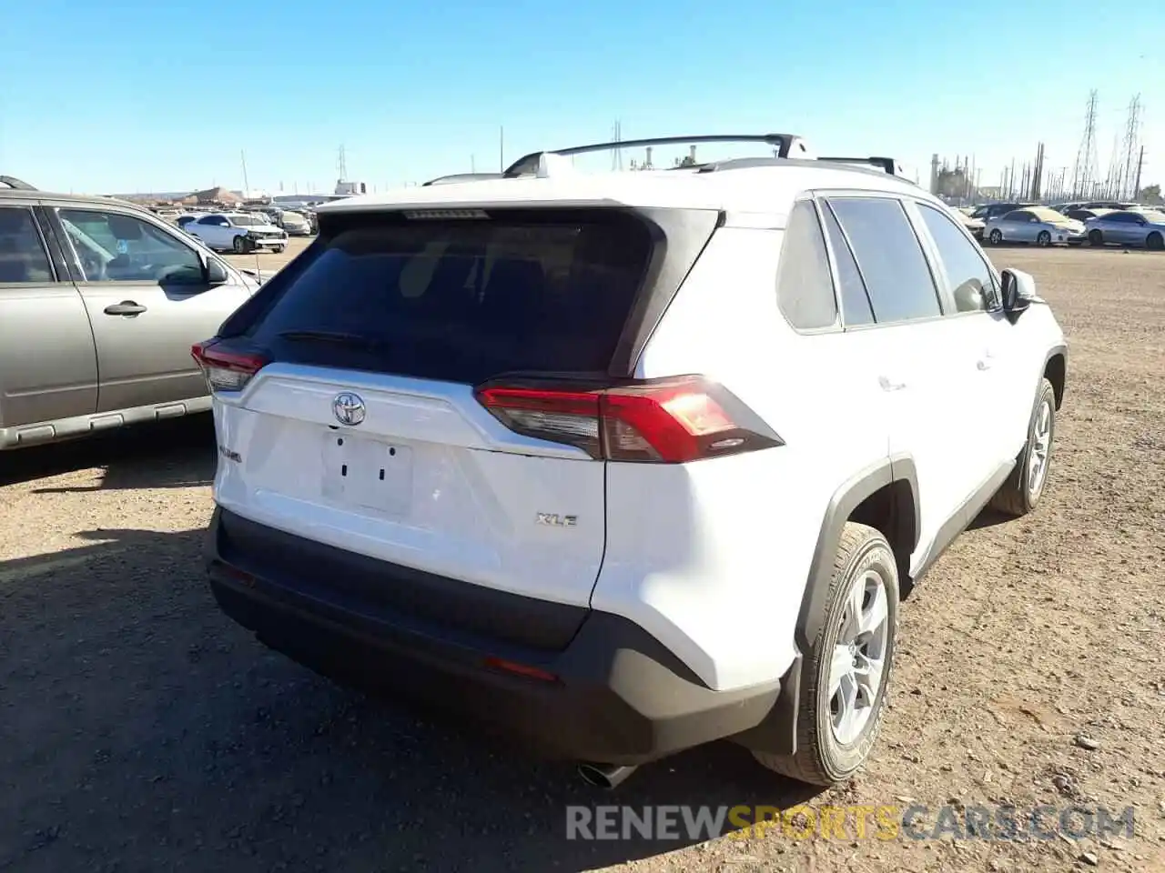 4 Photograph of a damaged car 2T3W1RFV4LW091076 TOYOTA RAV4 2020