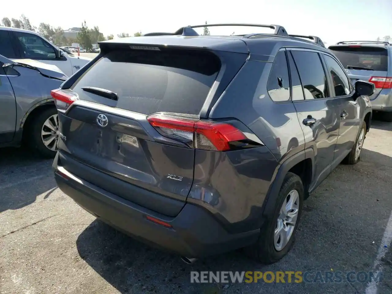 4 Photograph of a damaged car 2T3W1RFV4LW092034 TOYOTA RAV4 2020