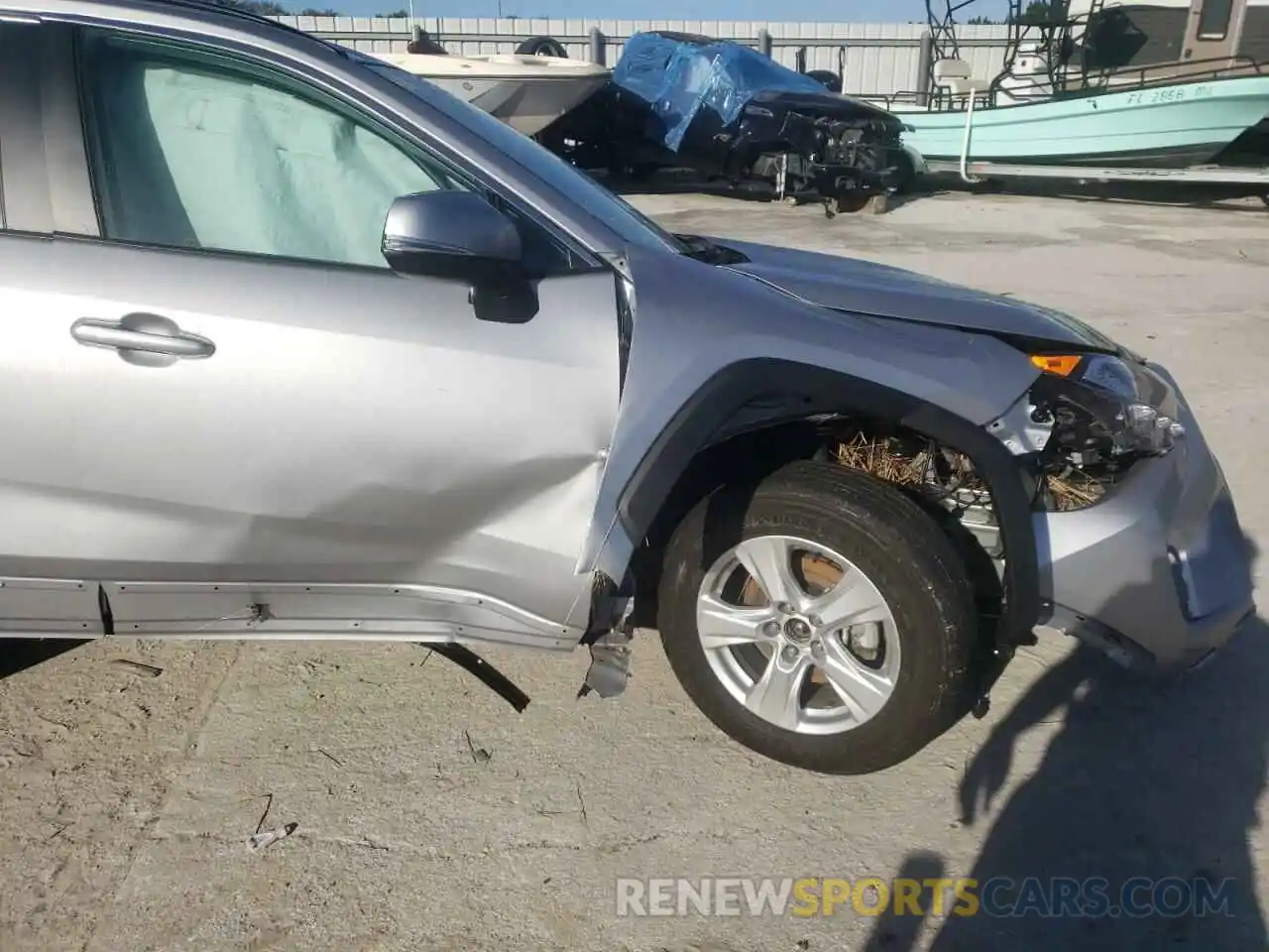 9 Photograph of a damaged car 2T3W1RFV4LW092941 TOYOTA RAV4 2020