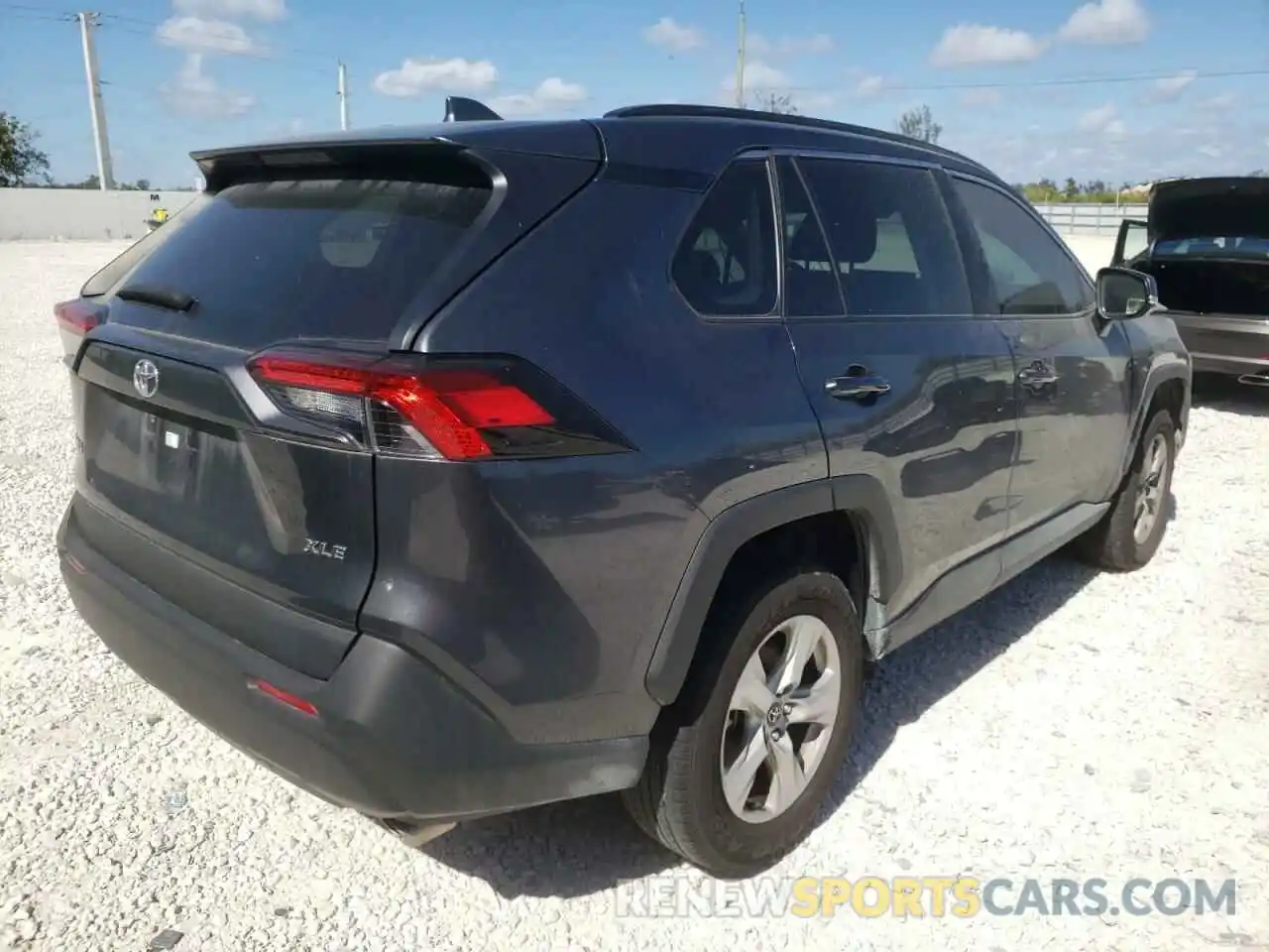 4 Photograph of a damaged car 2T3W1RFV5LC033978 TOYOTA RAV4 2020