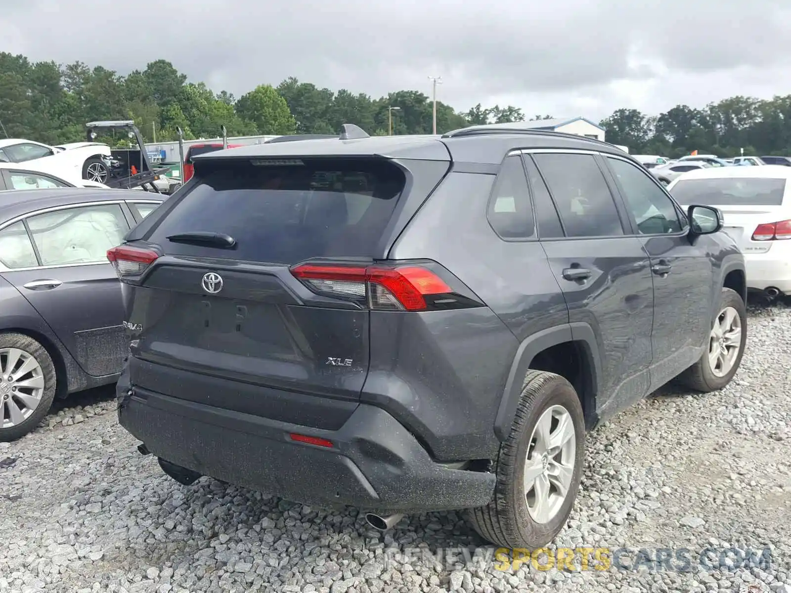 4 Photograph of a damaged car 2T3W1RFV5LC042101 TOYOTA RAV4 2020