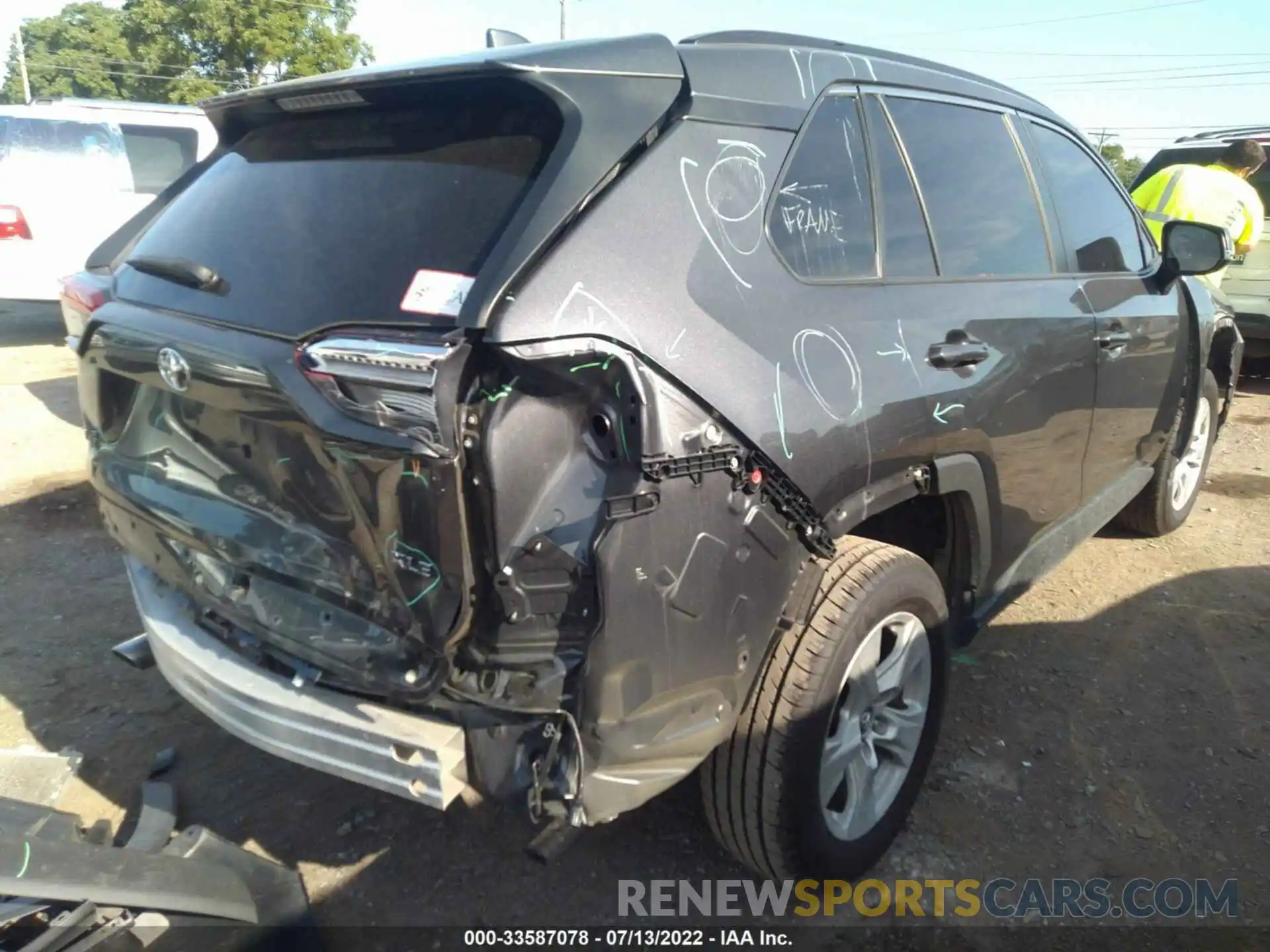 4 Photograph of a damaged car 2T3W1RFV5LC042132 TOYOTA RAV4 2020